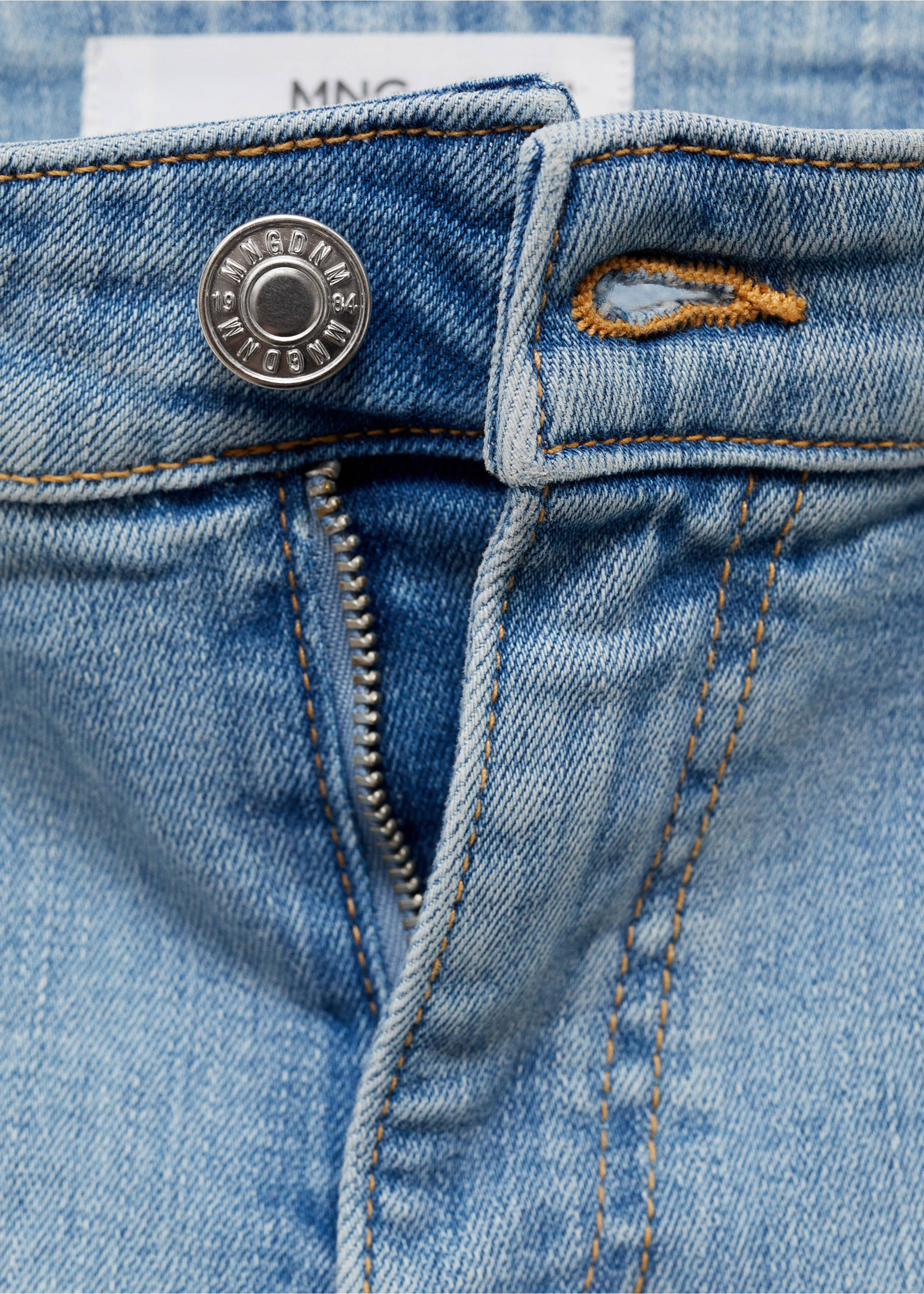 Slim-Capri-Jeanshose mit Ziernähten - Detail des Artikels 0, Hellblau. Ref: 77020356-00.