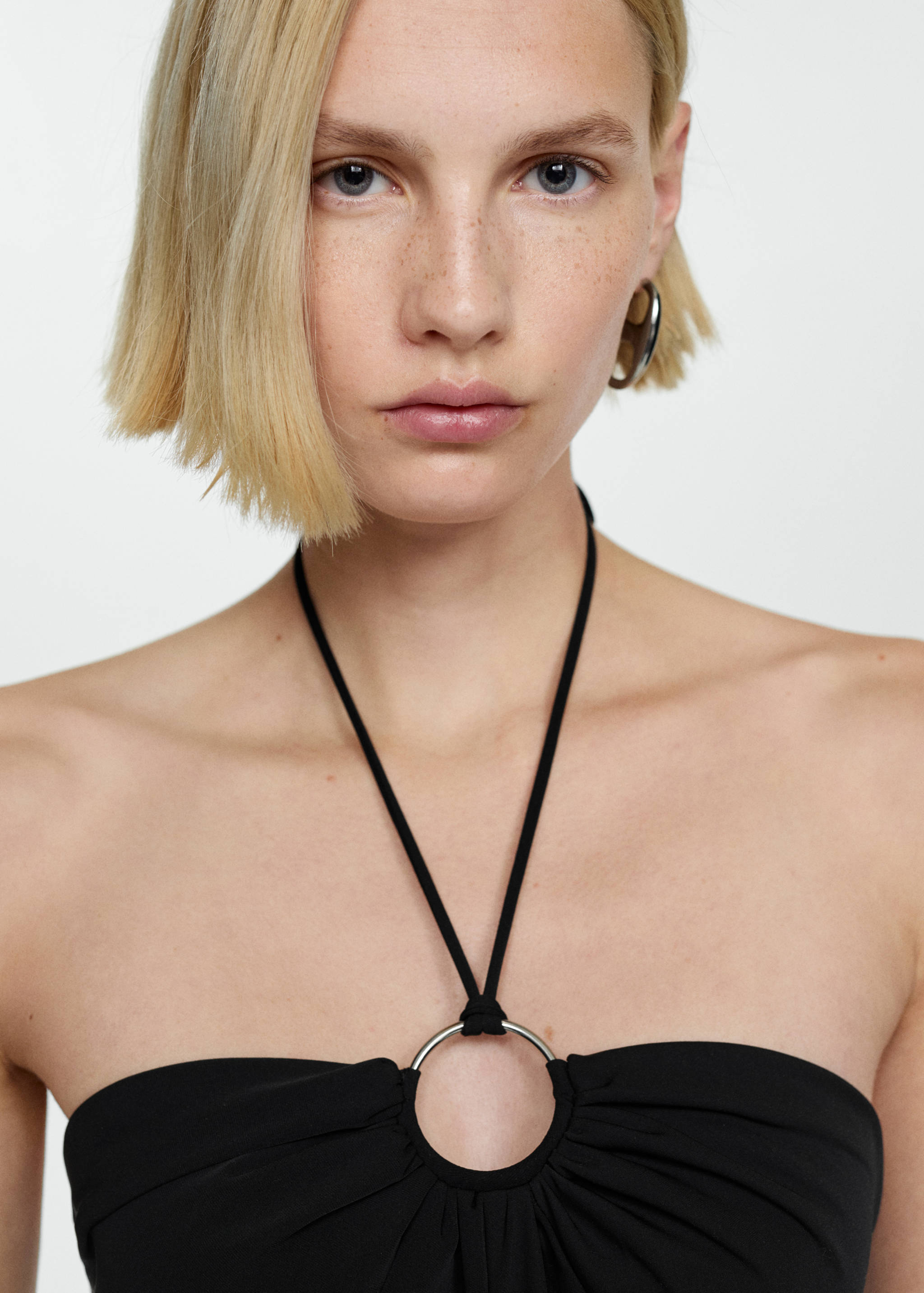 Halter-neck jumpsuit with ring - Details of the article 1