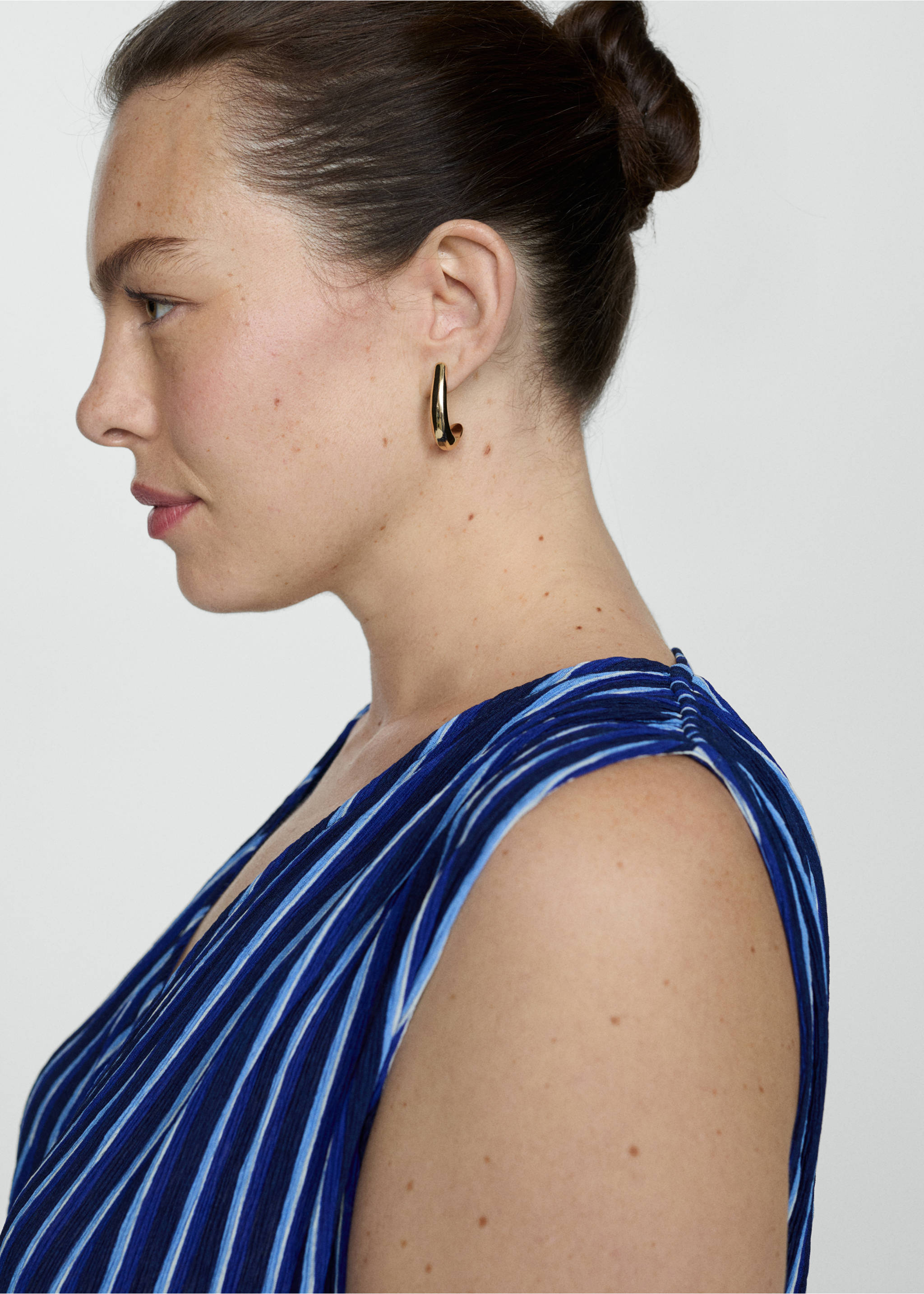 Stripe-print dress with bow - Details of the article 4, Blue. Ref: 77020364-00.