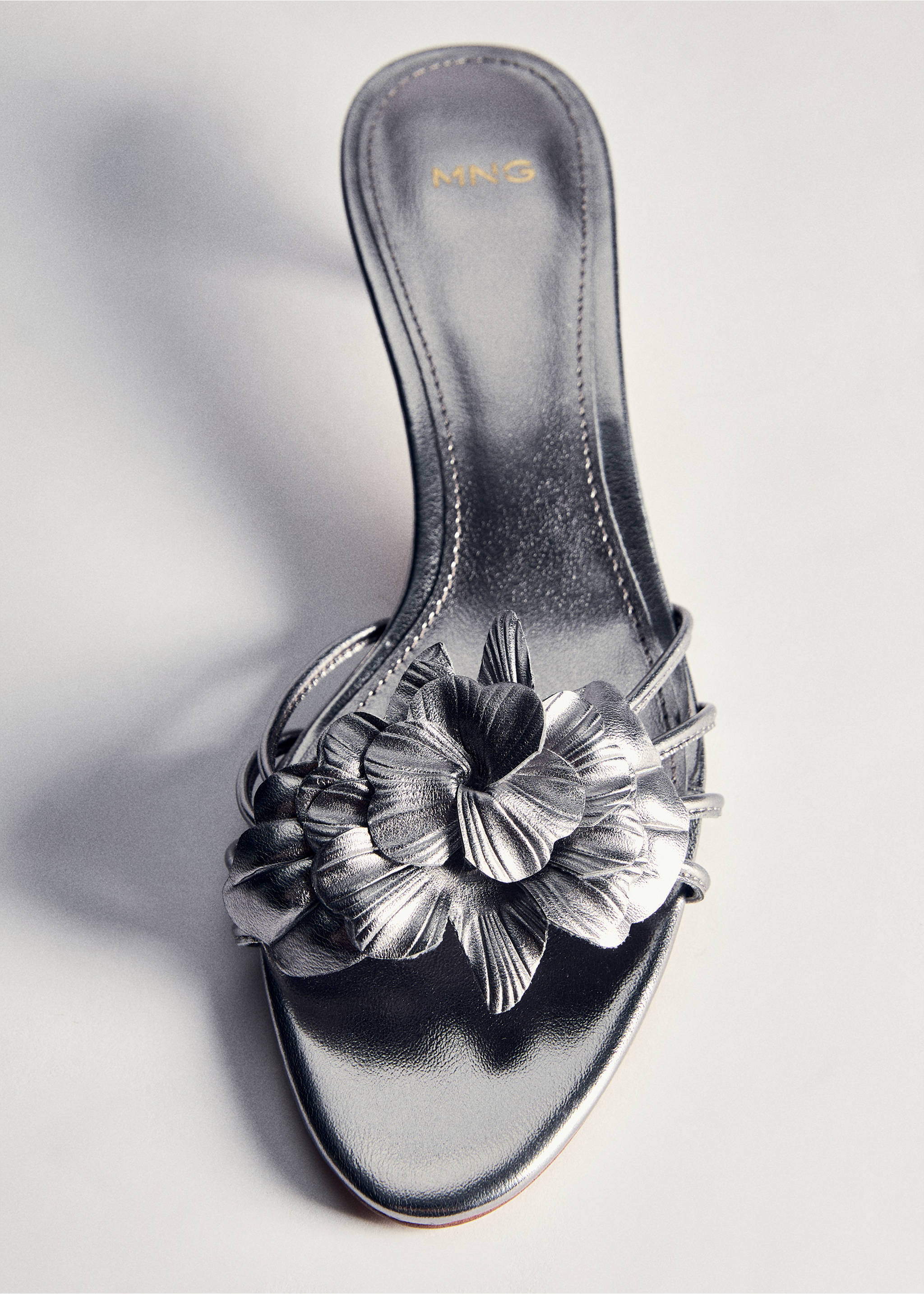 Sandalette mit Blume - Detail des Artikels 5, Silber. Ref: 77020367-00.