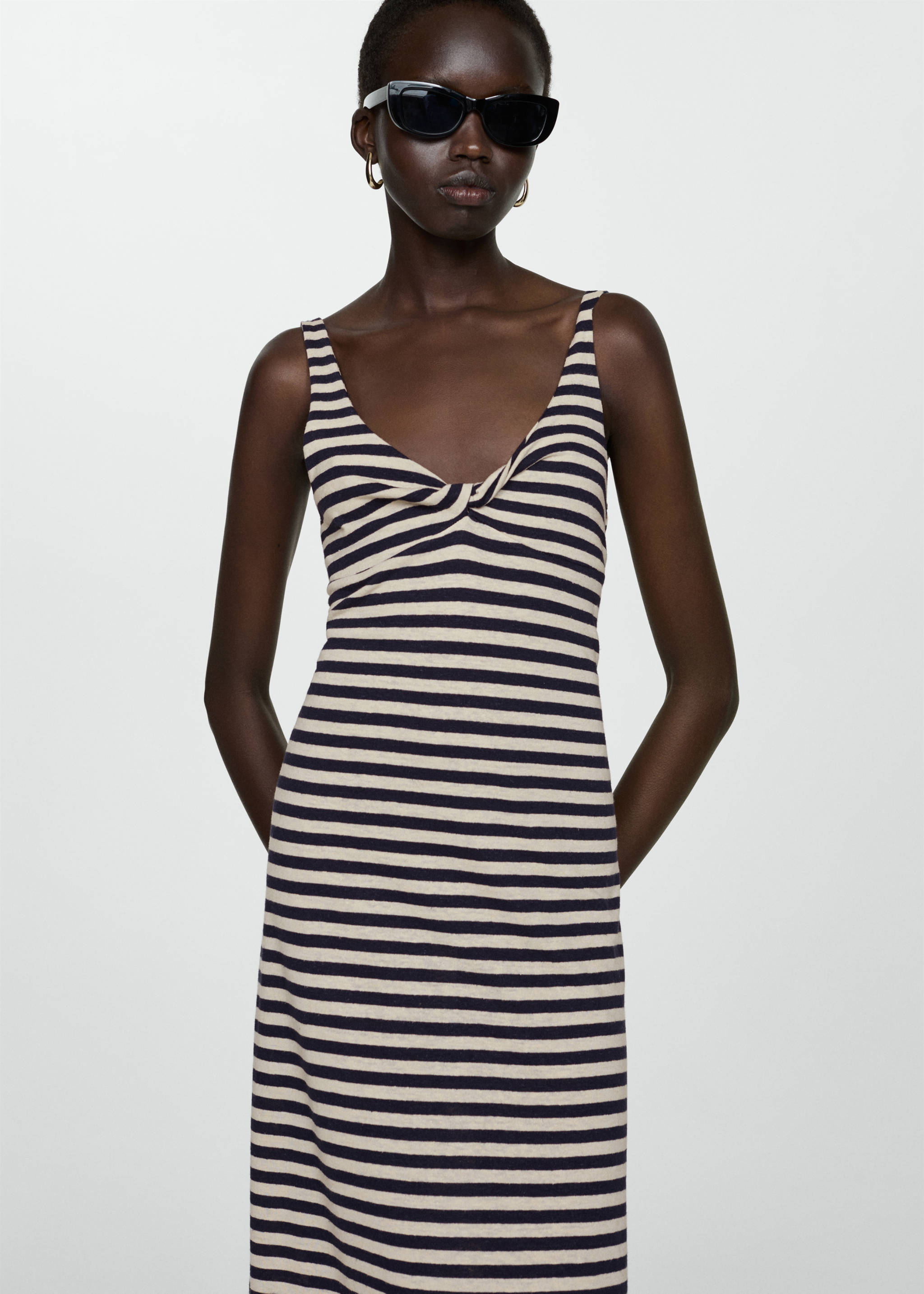 Vestido lino detalle nudo - Plano medio