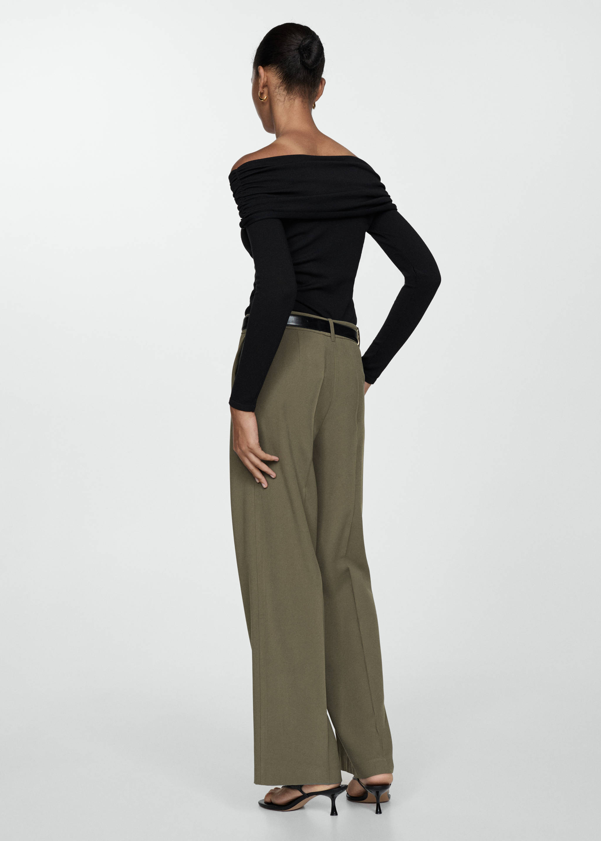 Wide leg pleated trousers - Reverse of the article