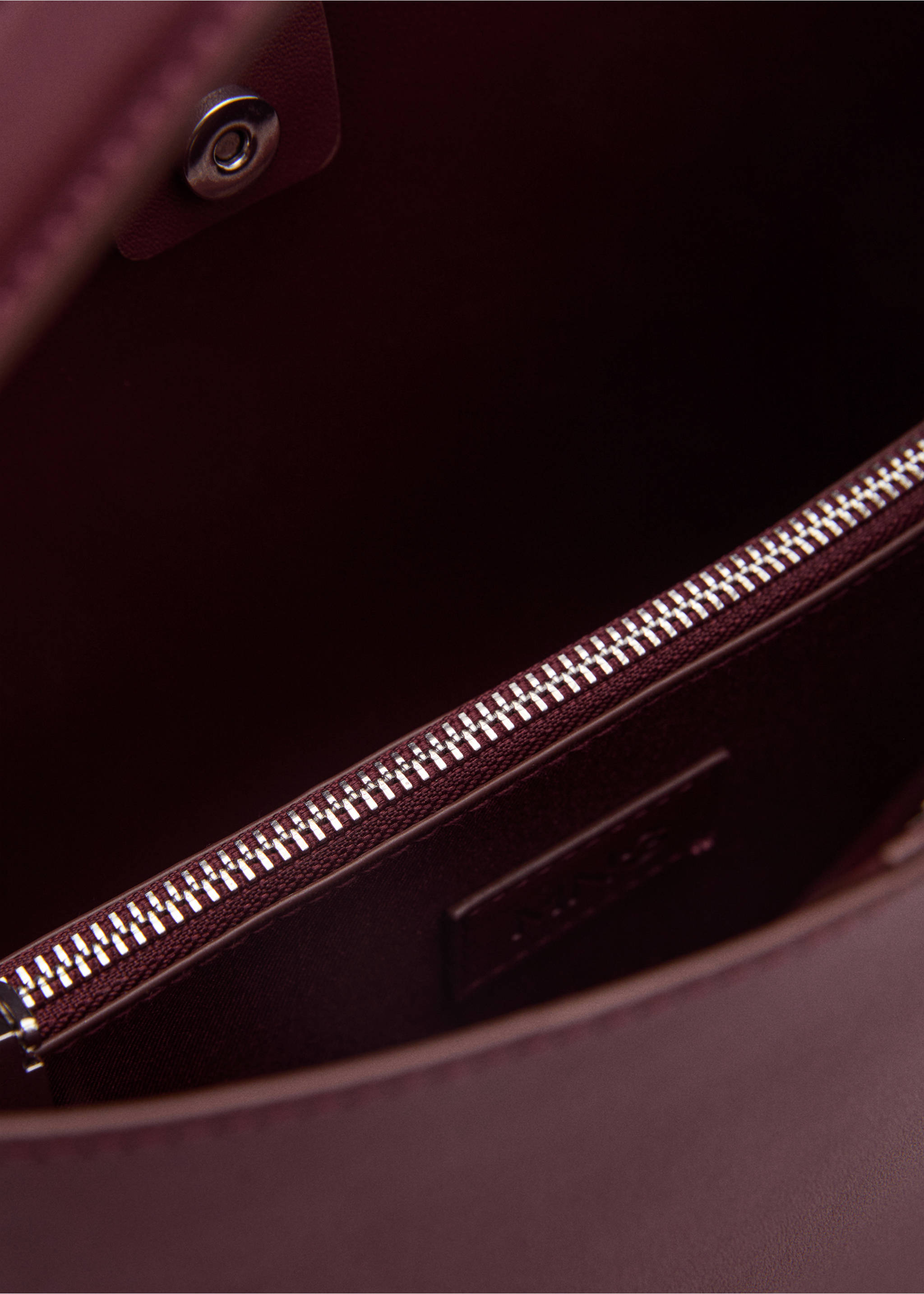 Mini shopper bag with buckle - Details of the article 2, Burgundy. Ref: 77020375-00.