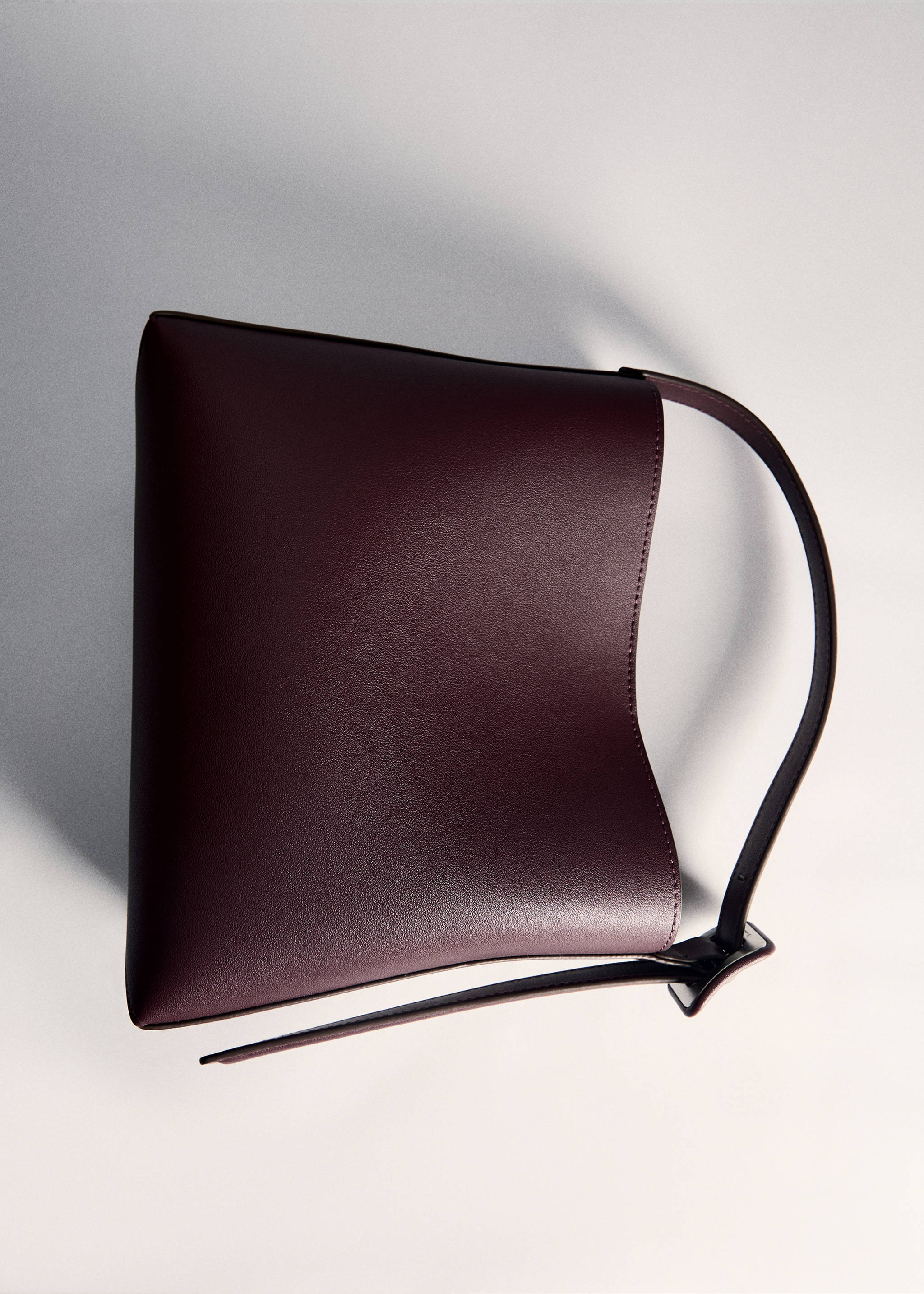 Mini shopper bag with buckle - Details of the article 5, Burgundy. Ref: 77020375-00.