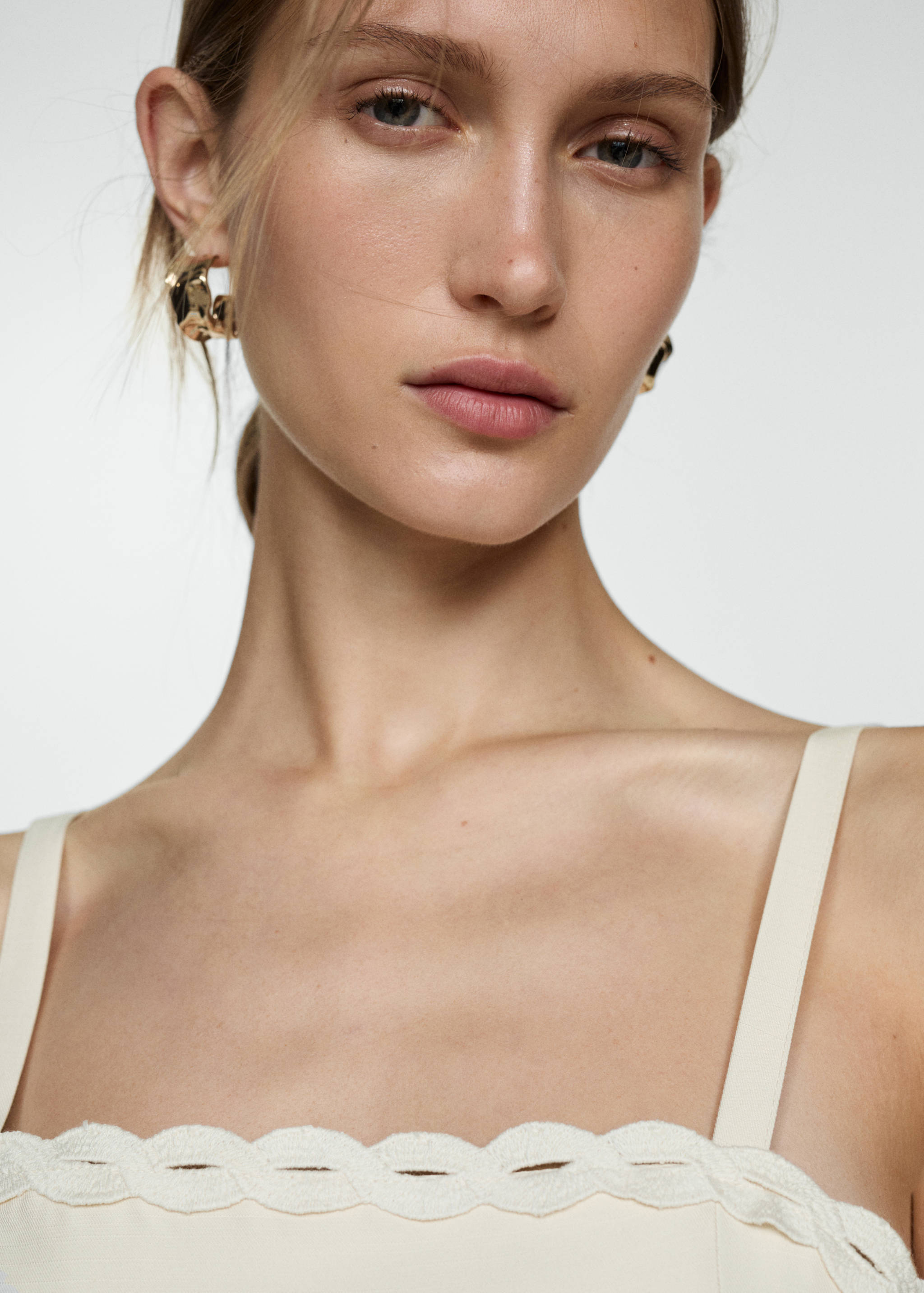 Vestido aberturas detalle puntillas - Detalle del artículo 1