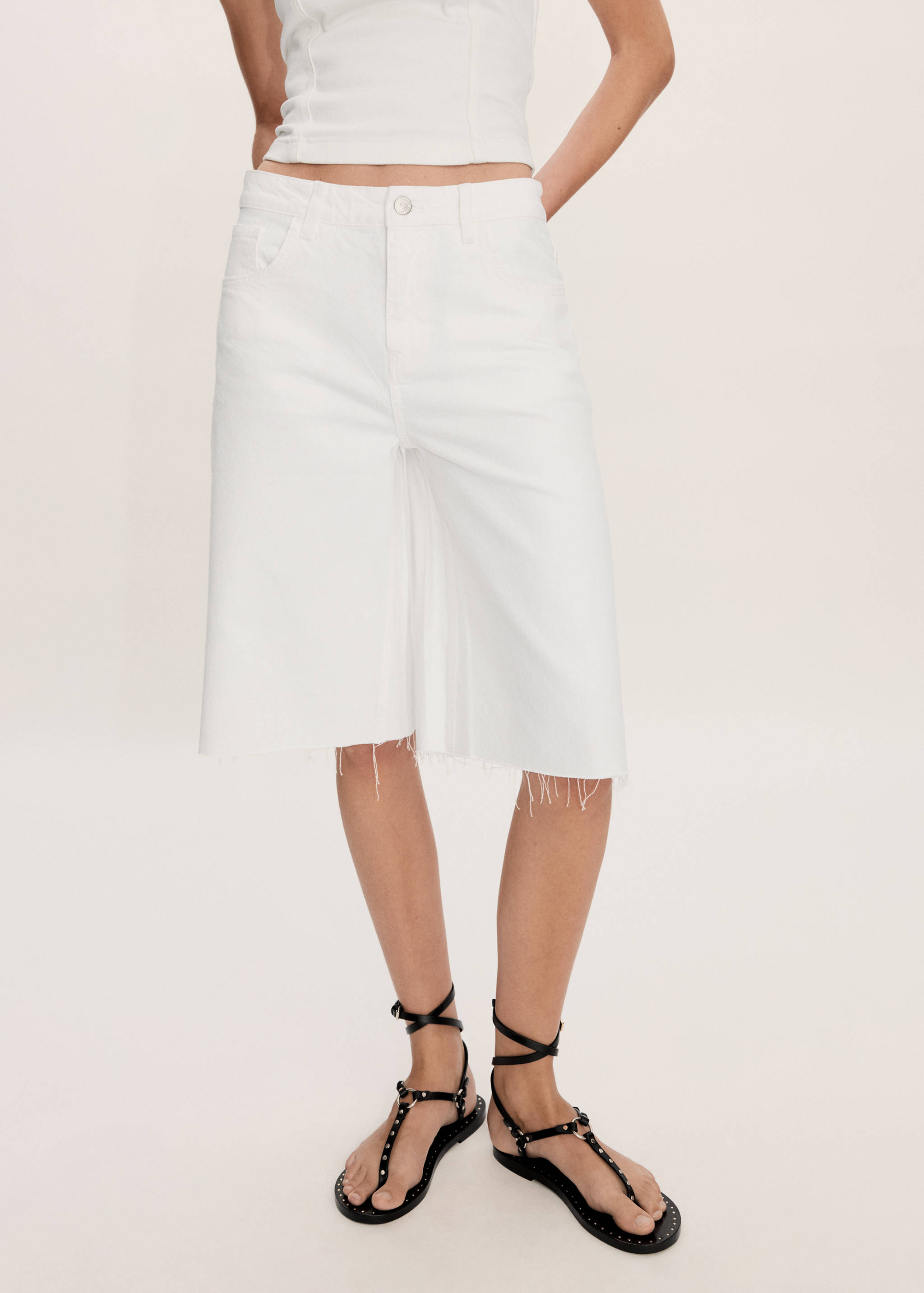 Bermuda en jean oversize - Plan moyen