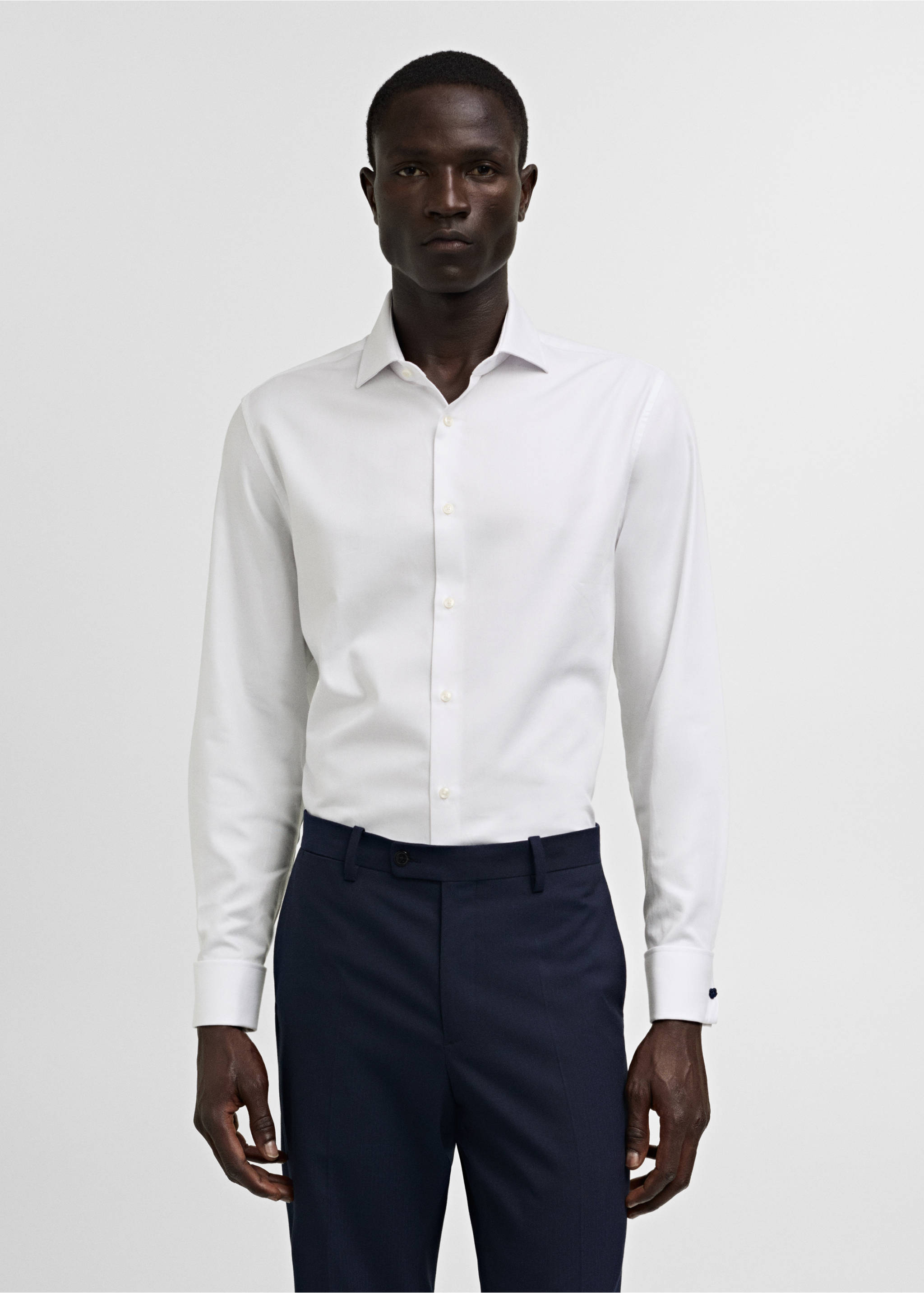 Penskjorte regular fit med mansjetter - Halvtotal bildeutsnitt, Hvit. Ref: 77020578-00.