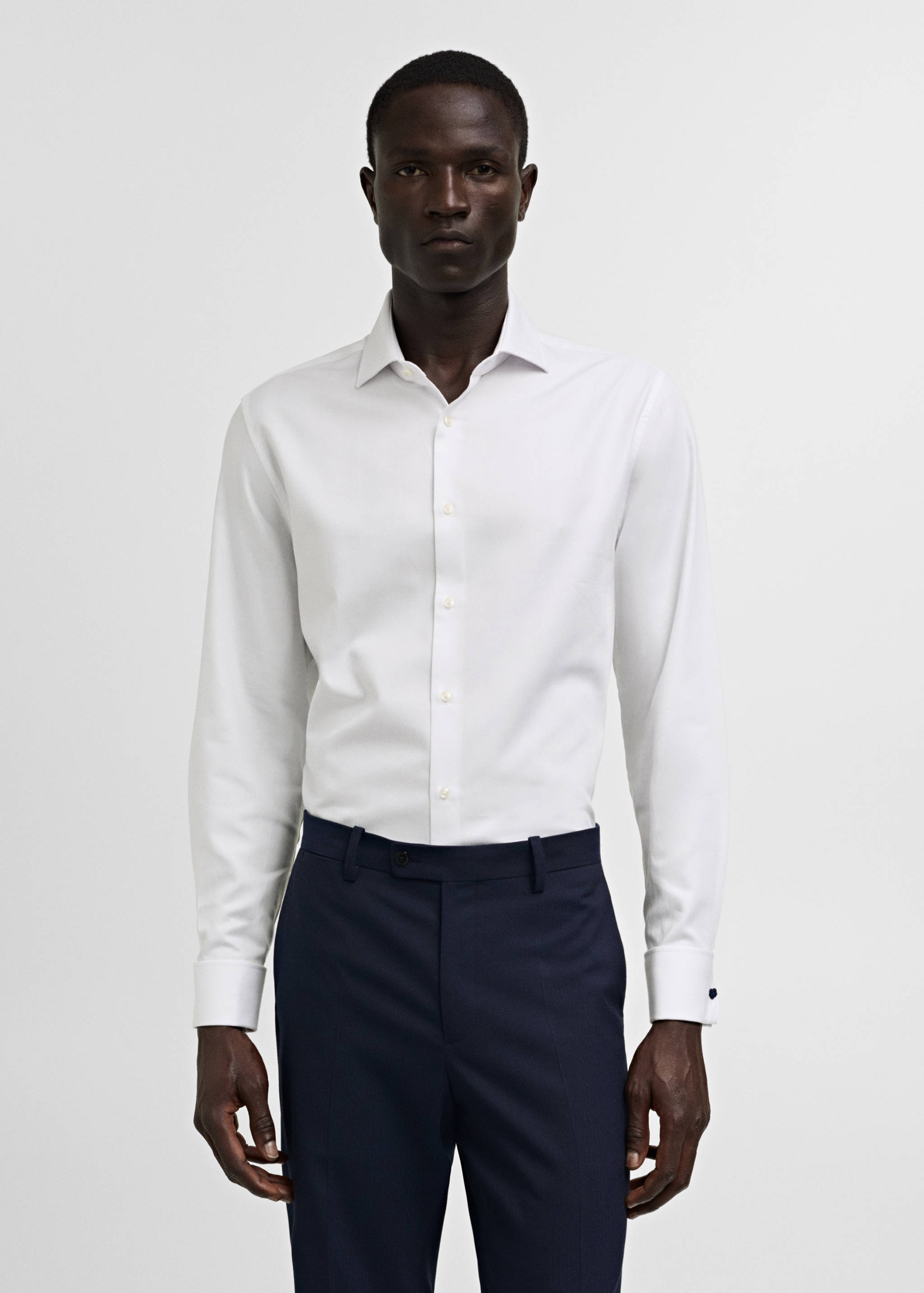 Regular Fit-Anzughemd mit Manschetten - Mittlere Ansicht