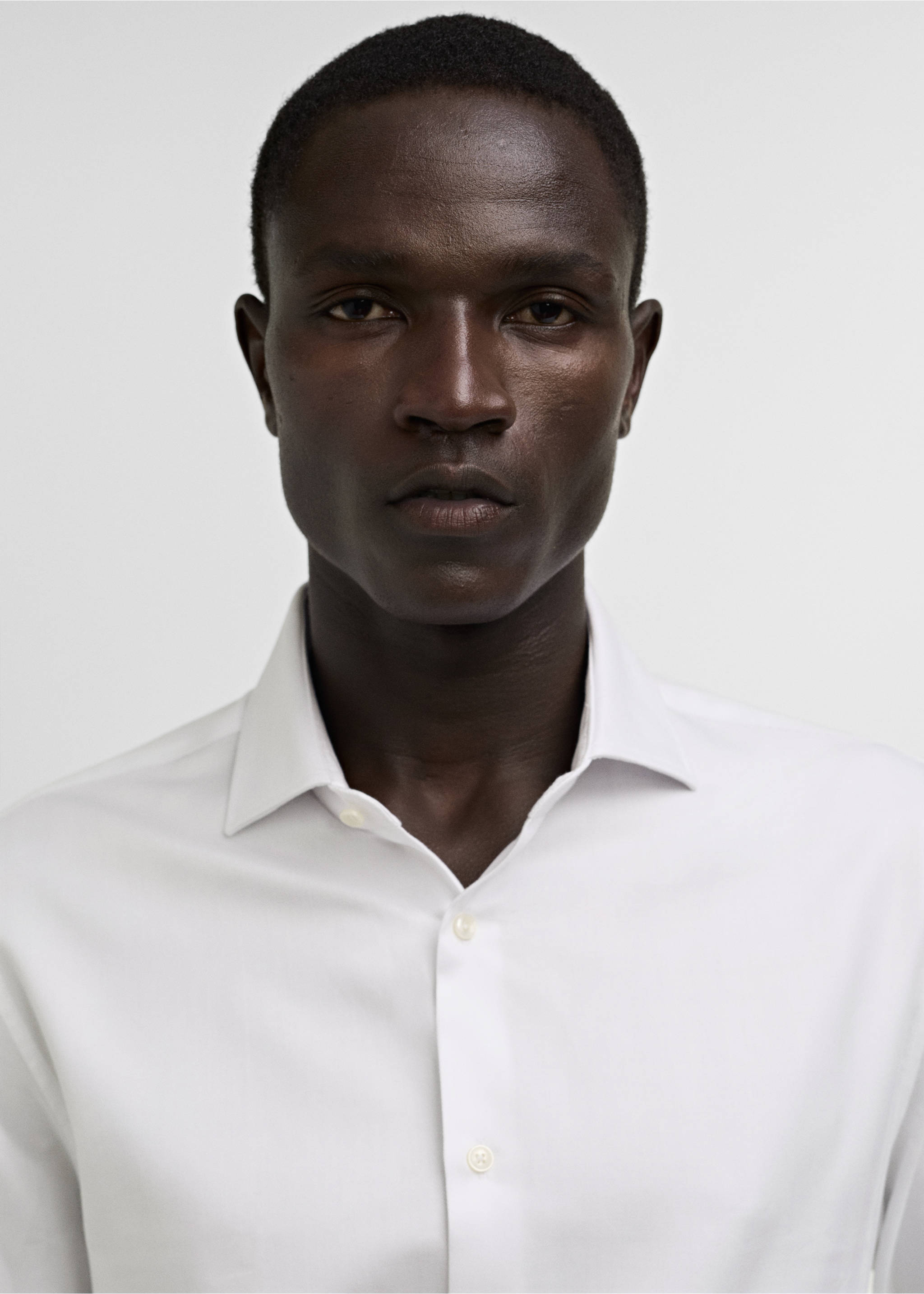 Penskjorte regular fit med mansjetter - Artikkeldetalj 1, Hvit. Ref: 77020578-00.