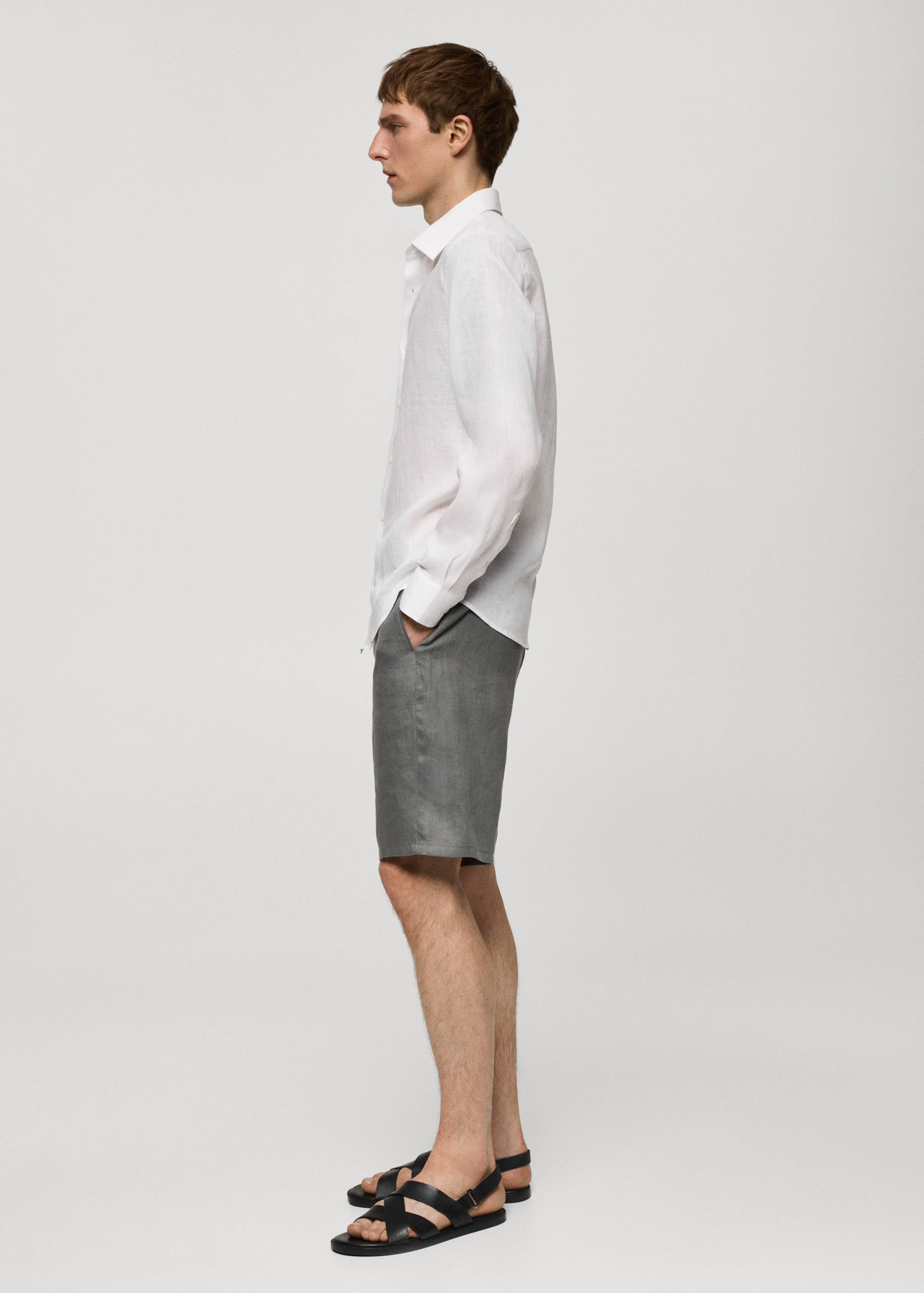 Regular-fit 100% linen shirt - Details of the article 2