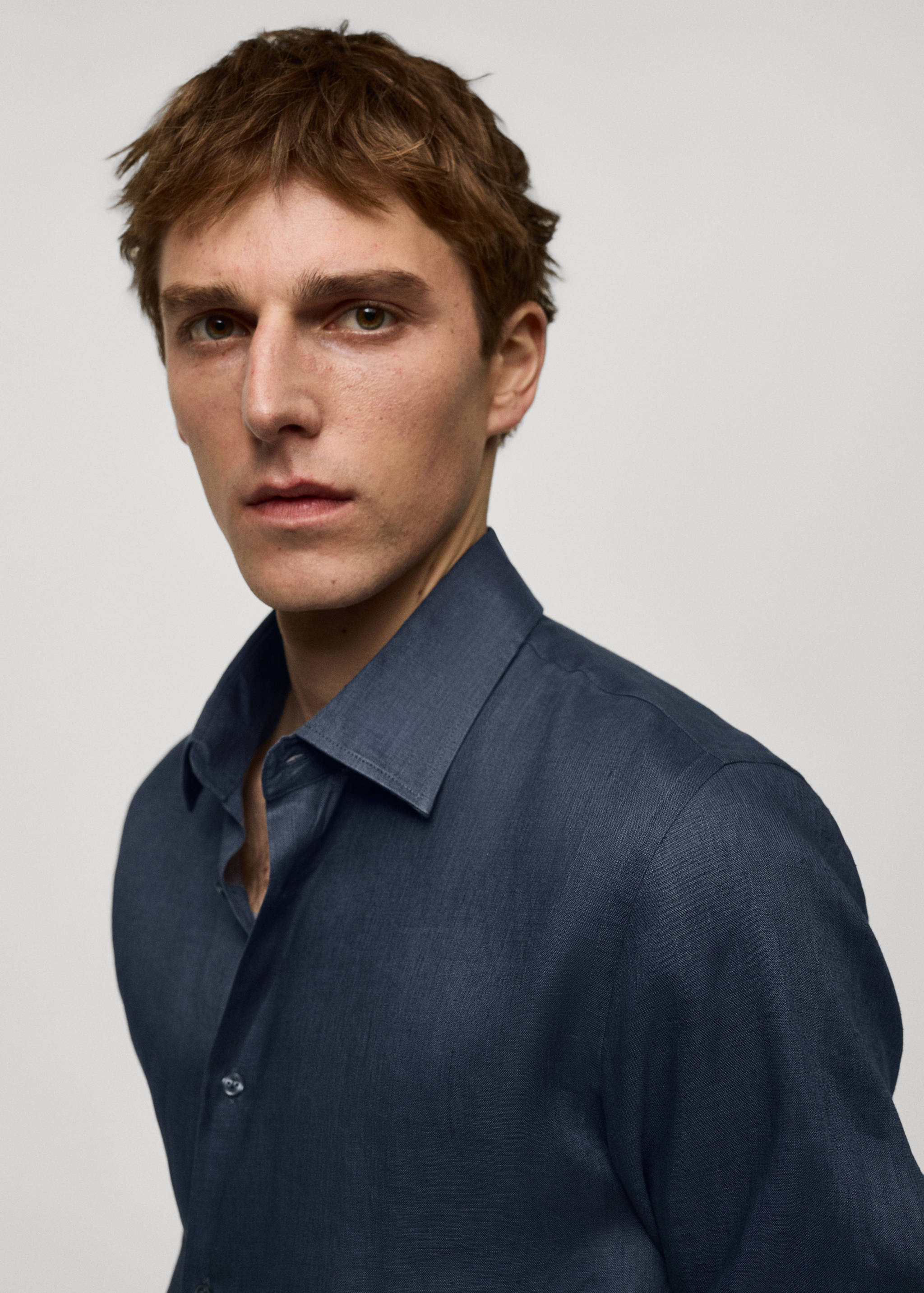 Regular-fit 100% linen shirt - Details of the article 1