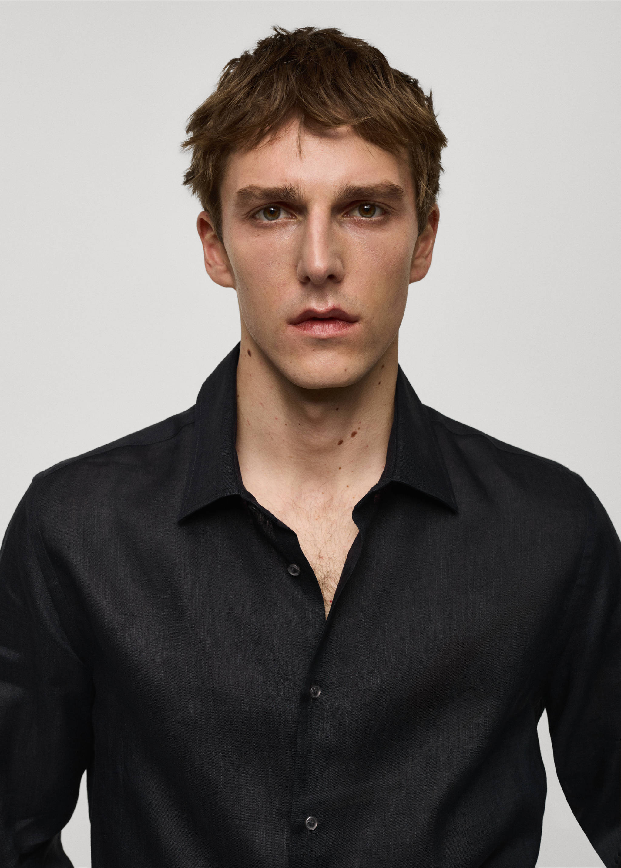 Regular-fit 100% linen shirt - Details of the article 1