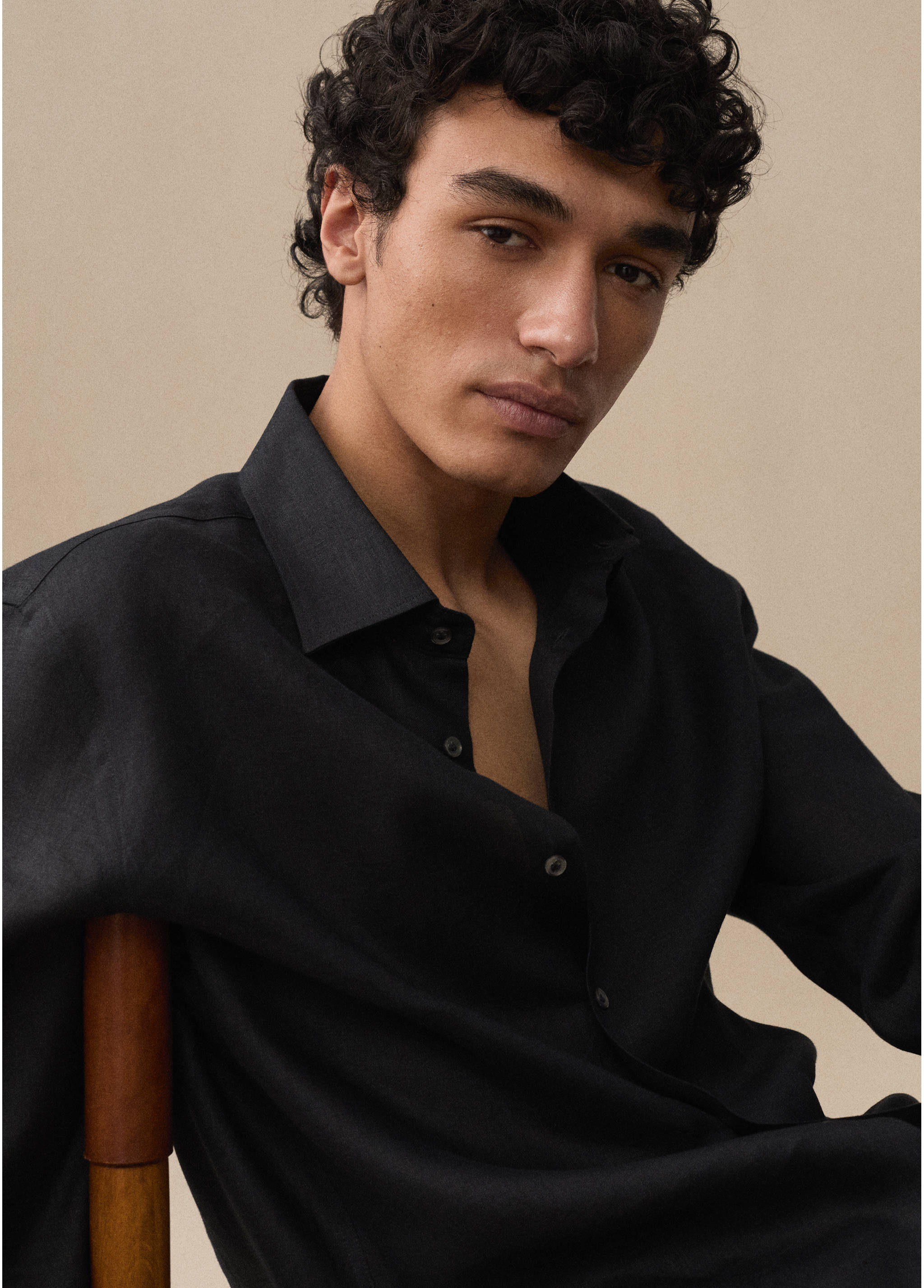 Regular-fit 100% linen shirt - Details of the article 9