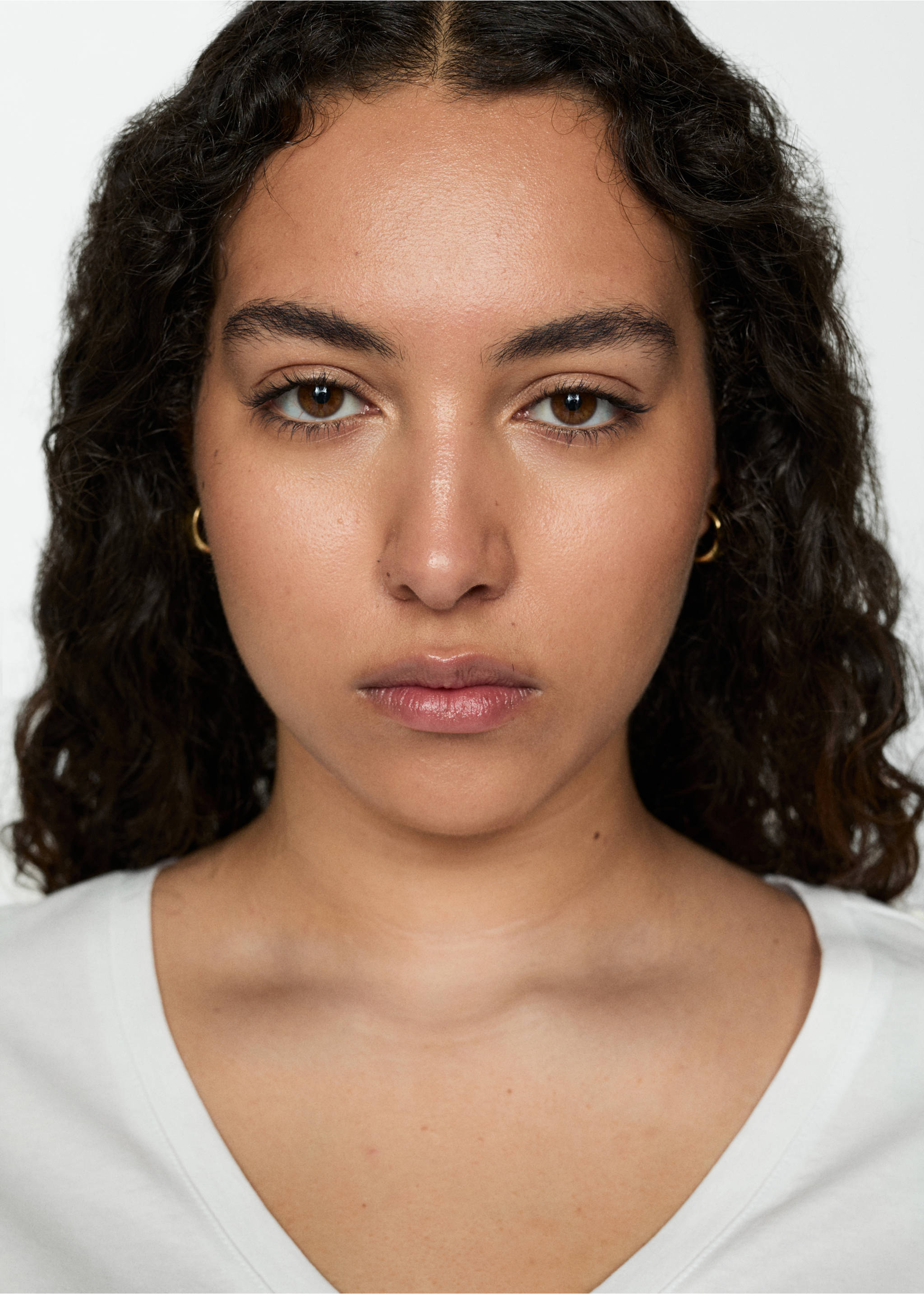 V-neck cotton T-shirt - Details of the article 4, White. Ref: 77020582-00.