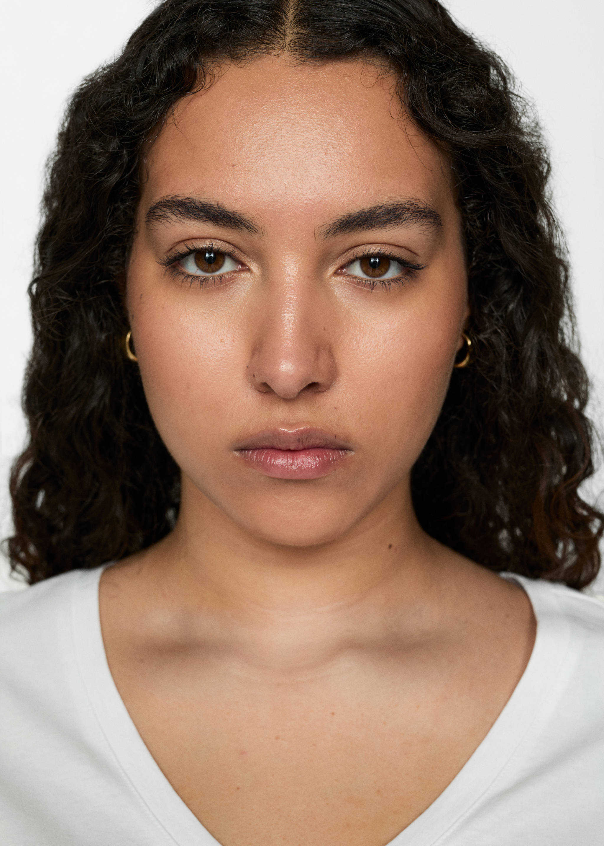 V-neck cotton T-shirt - Details of the article 4