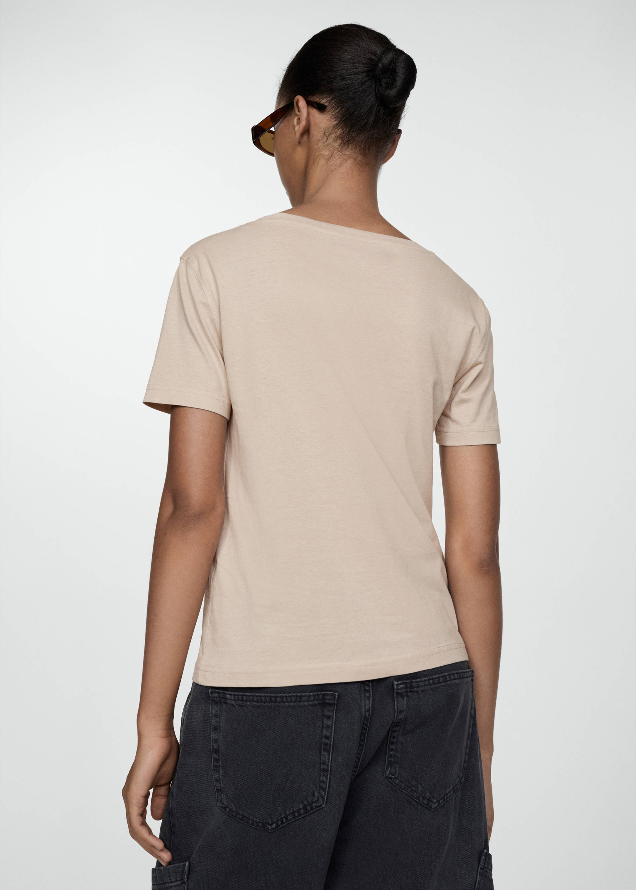 V-neck cotton T-shirt - Reverse of the article