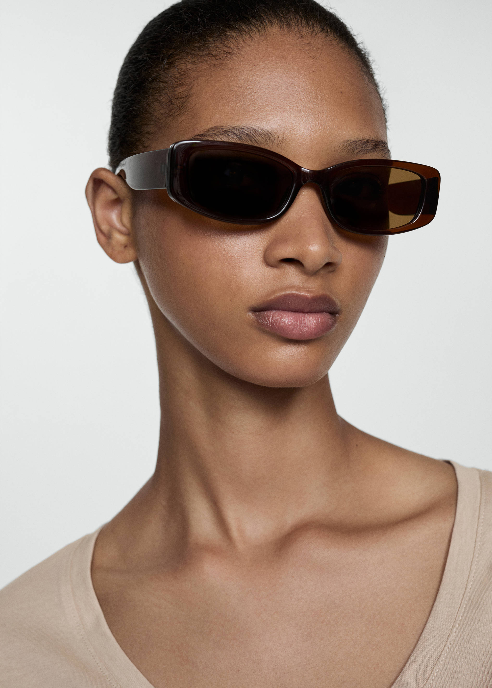 V-neck cotton T-shirt - Details of the article 1