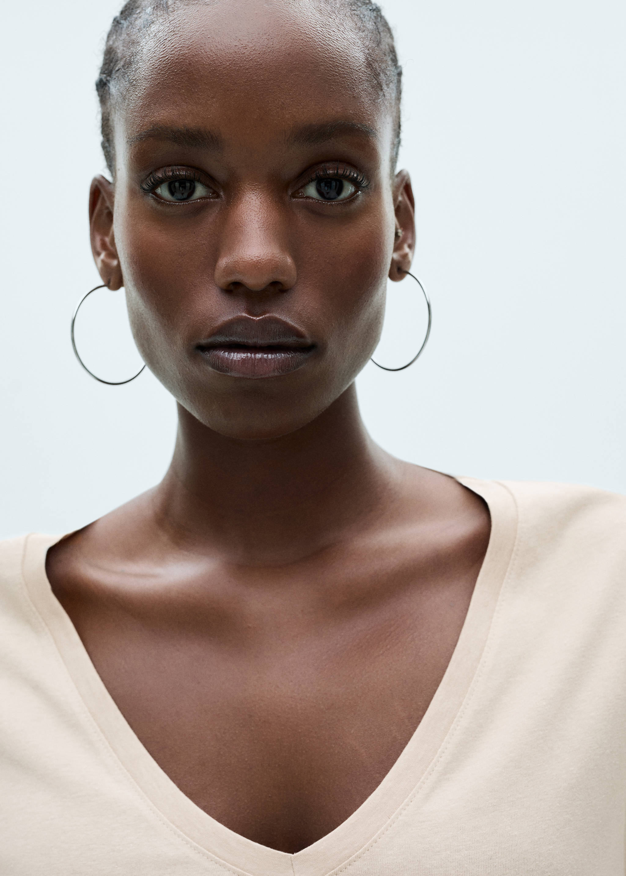 V-neck cotton T-shirt - Details of the article 4