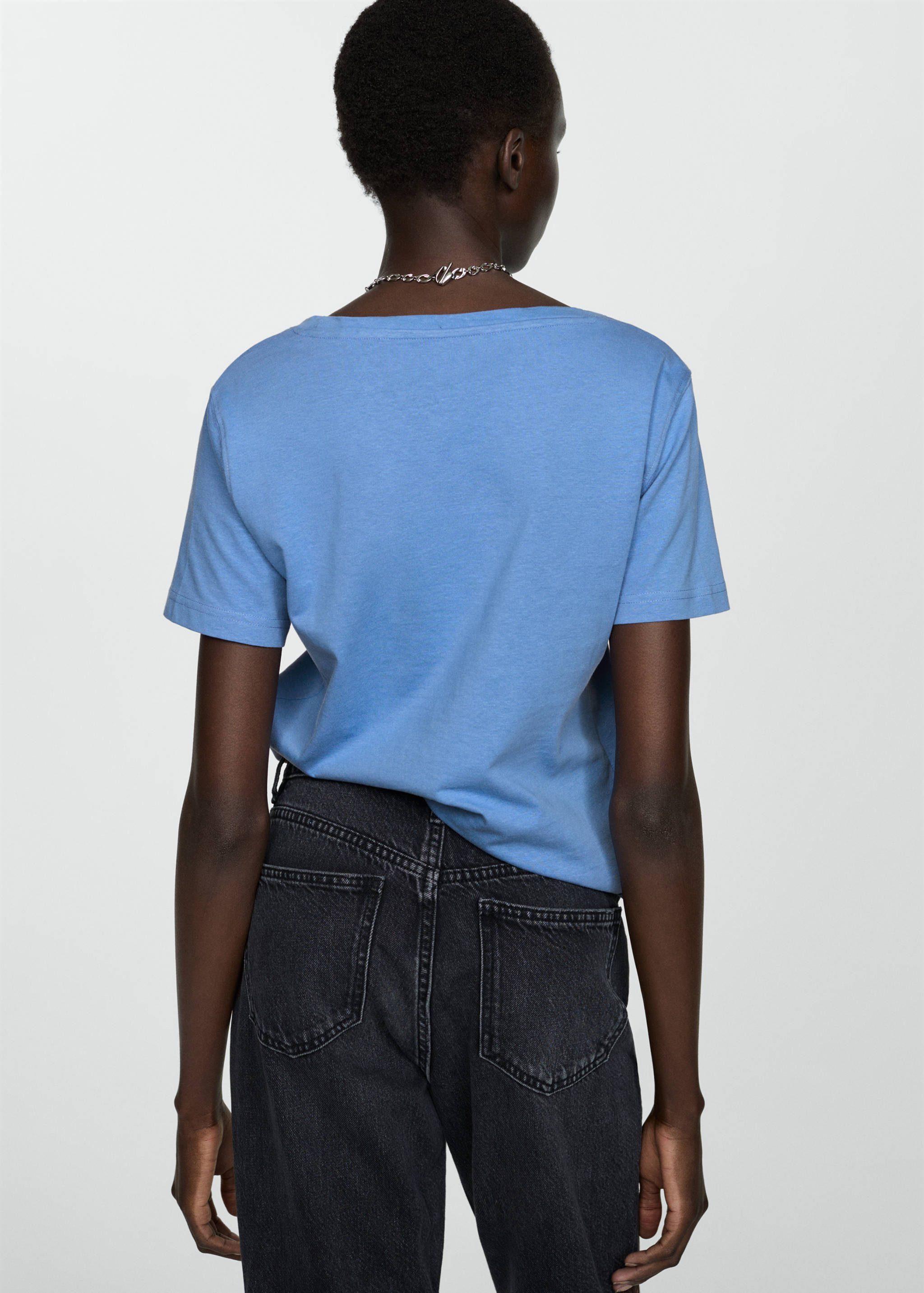 V-neck cotton T-shirt - Reverse of the article