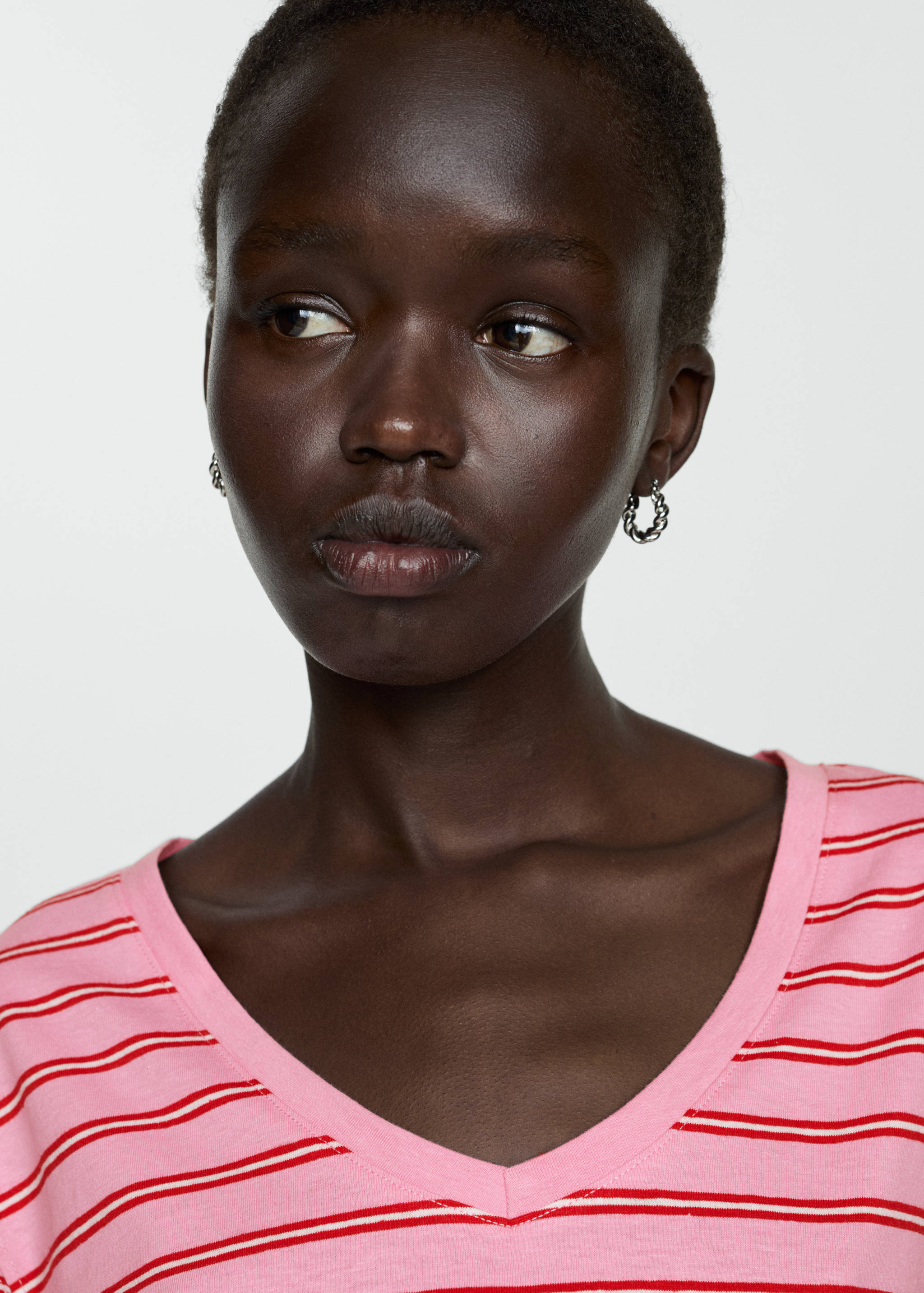 V-neck cotton T-shirt - Details of the article 1