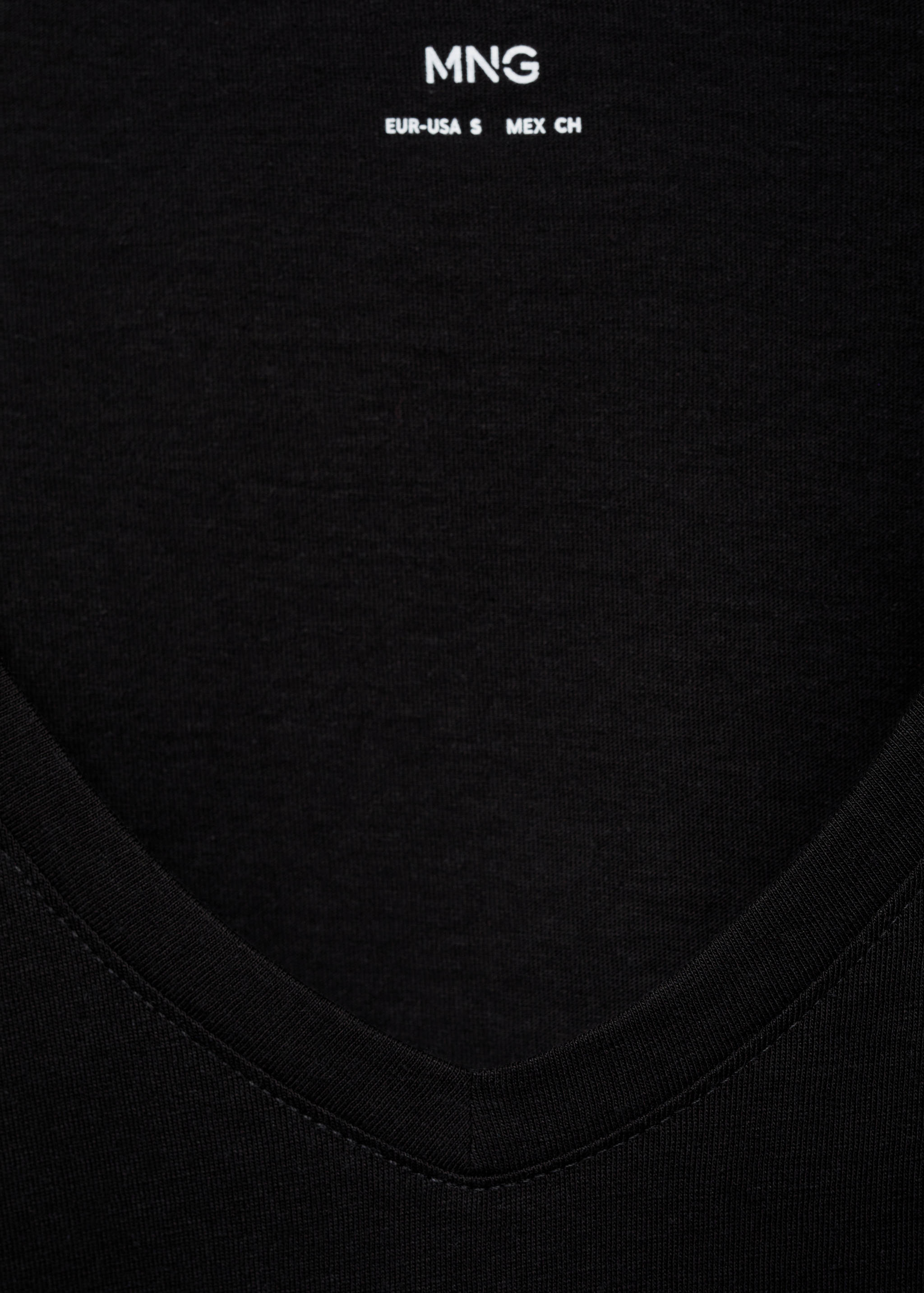 V-neck cotton T-shirt - Details of the article 8