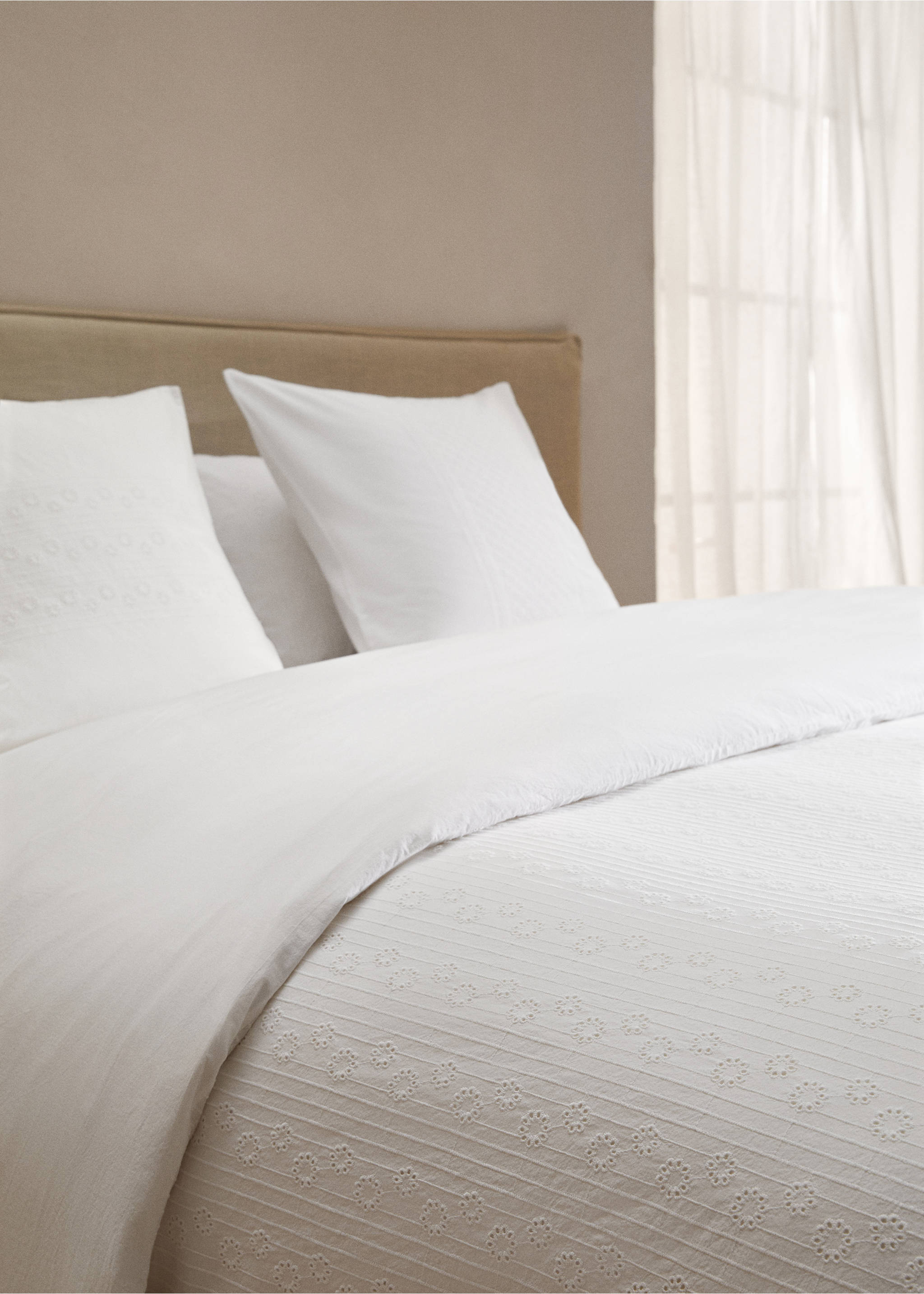 Floral embroidered cotton duvet cover for single bed - Details of the article 8, White. Ref: 77020585-00.