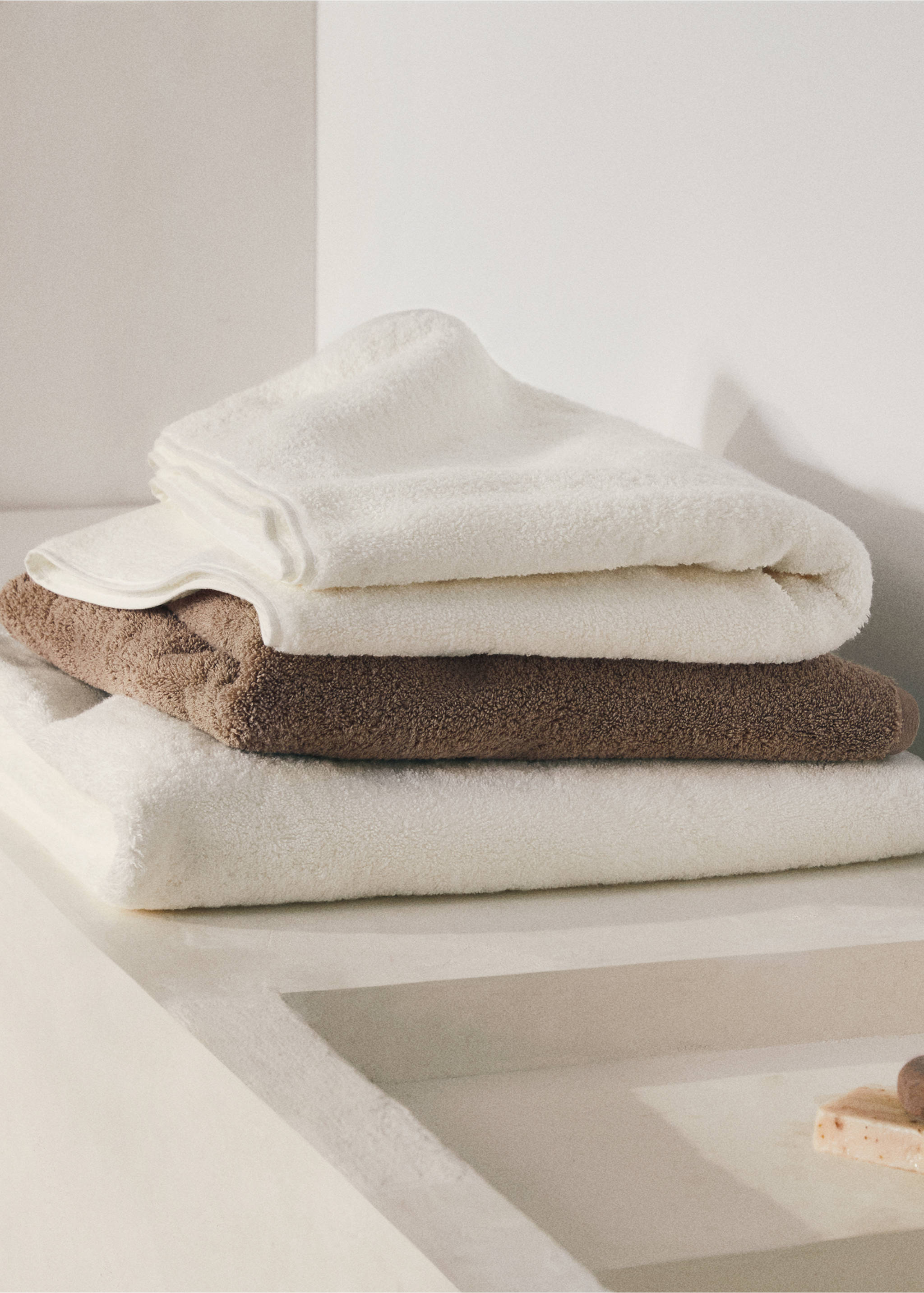 70x140cm cotton bath towel - Details of the article 8, Ecru. Ref: 77020635-00.