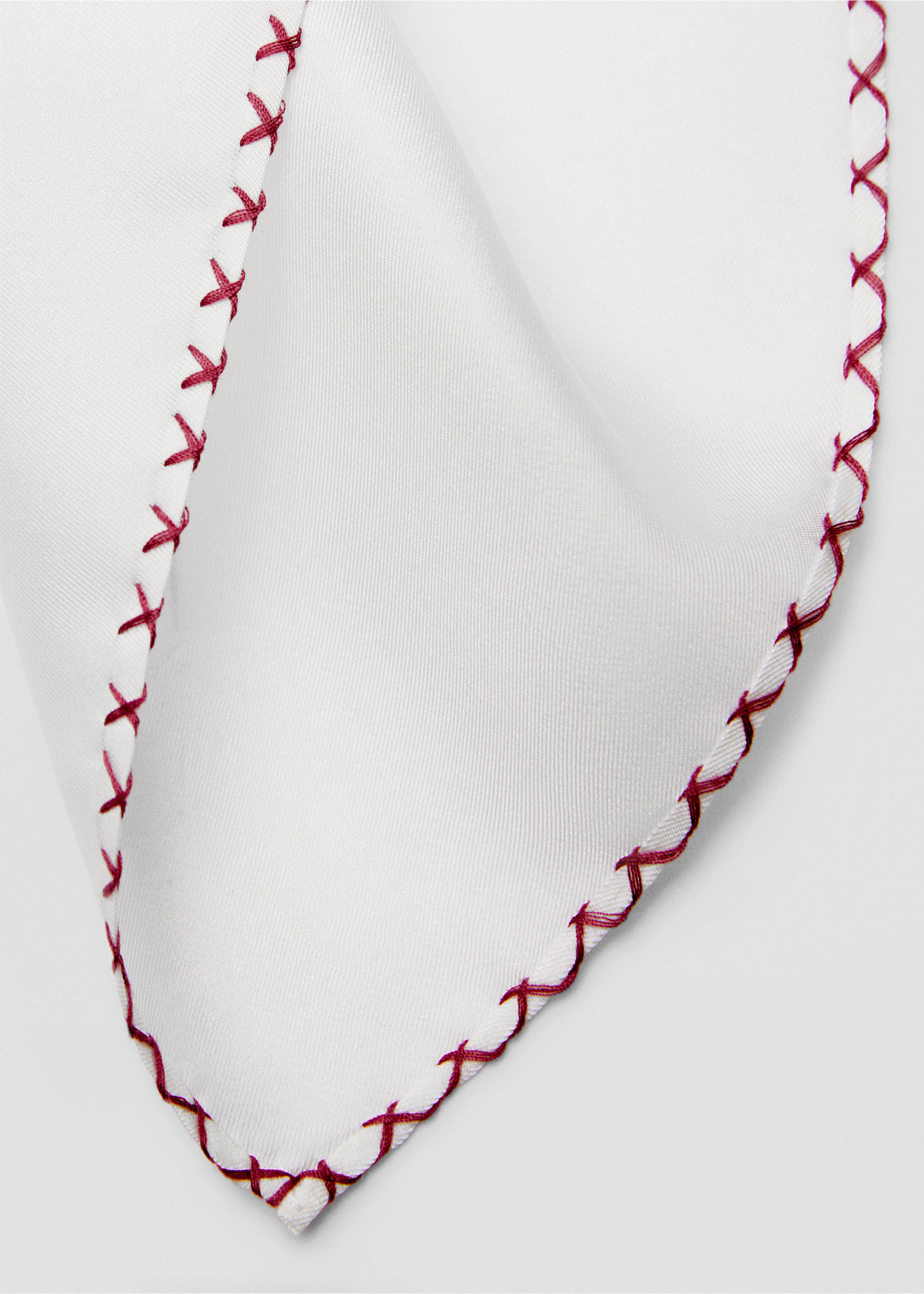 Besticktes Seidentaschentuch - Mittlere Ansicht, Bordeaux. Ref: 77020637-00.