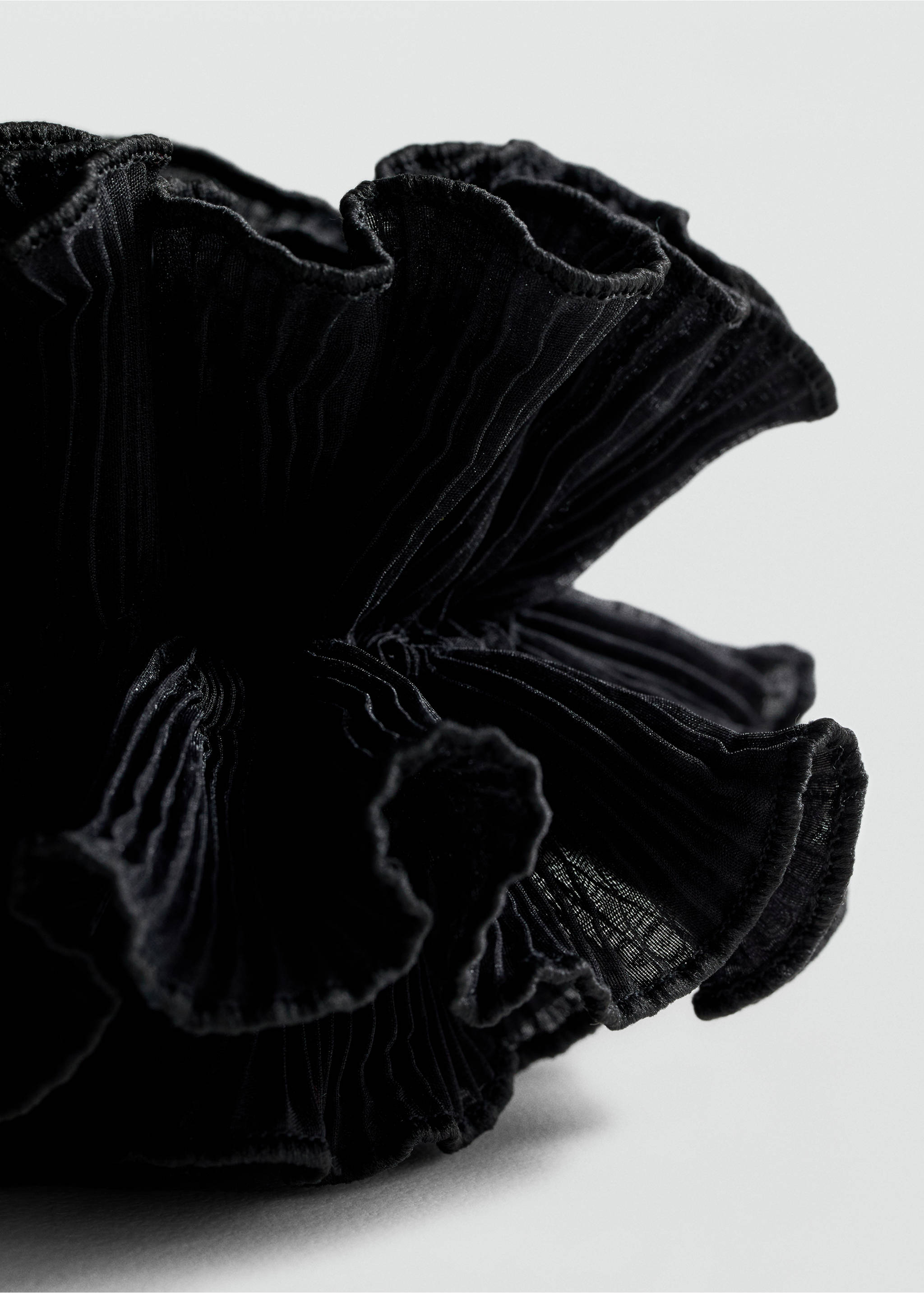 Maxi-flower scrunchie - Medium plane, Black. Ref: 77020647-00.