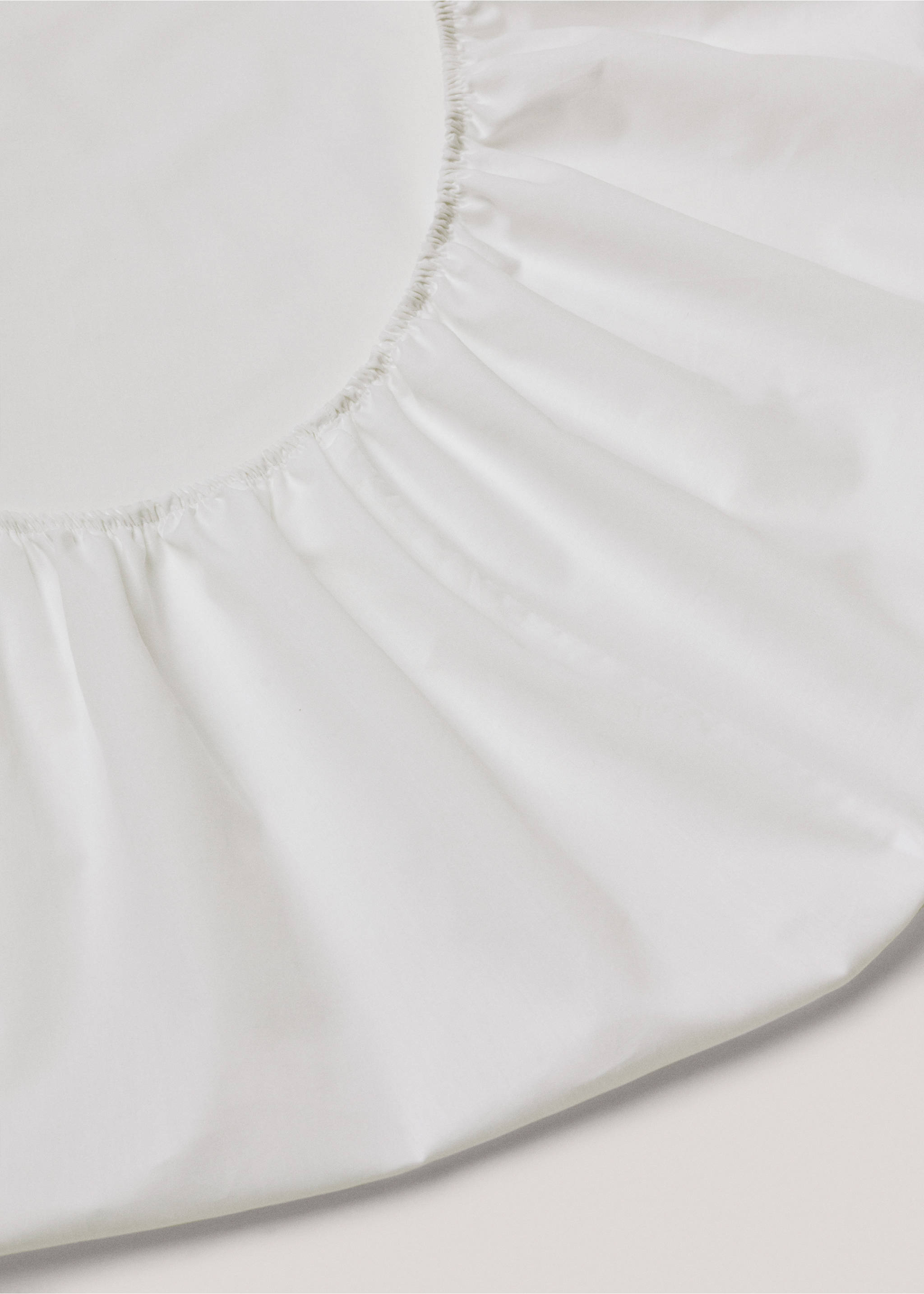 Plain cotton fitted sheet for single bed - Details of the article 1, White. Ref: 77021015-00.