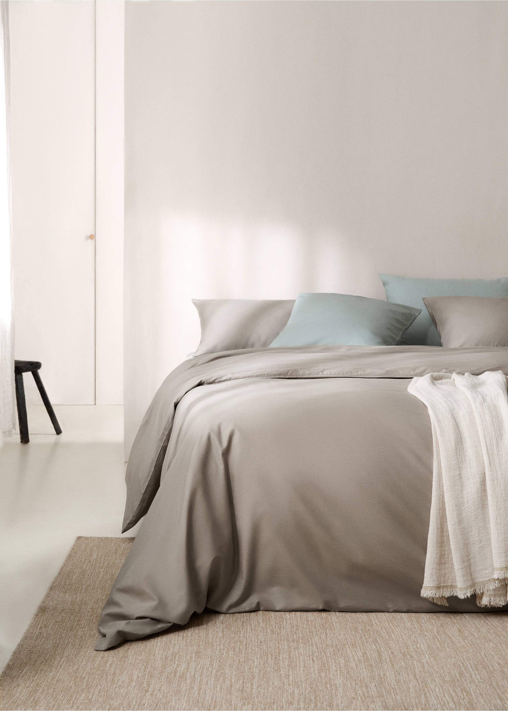 301 thread count cotton duvet cover for King bed - General plane, Medium Grey. Ref: 77021027-00.