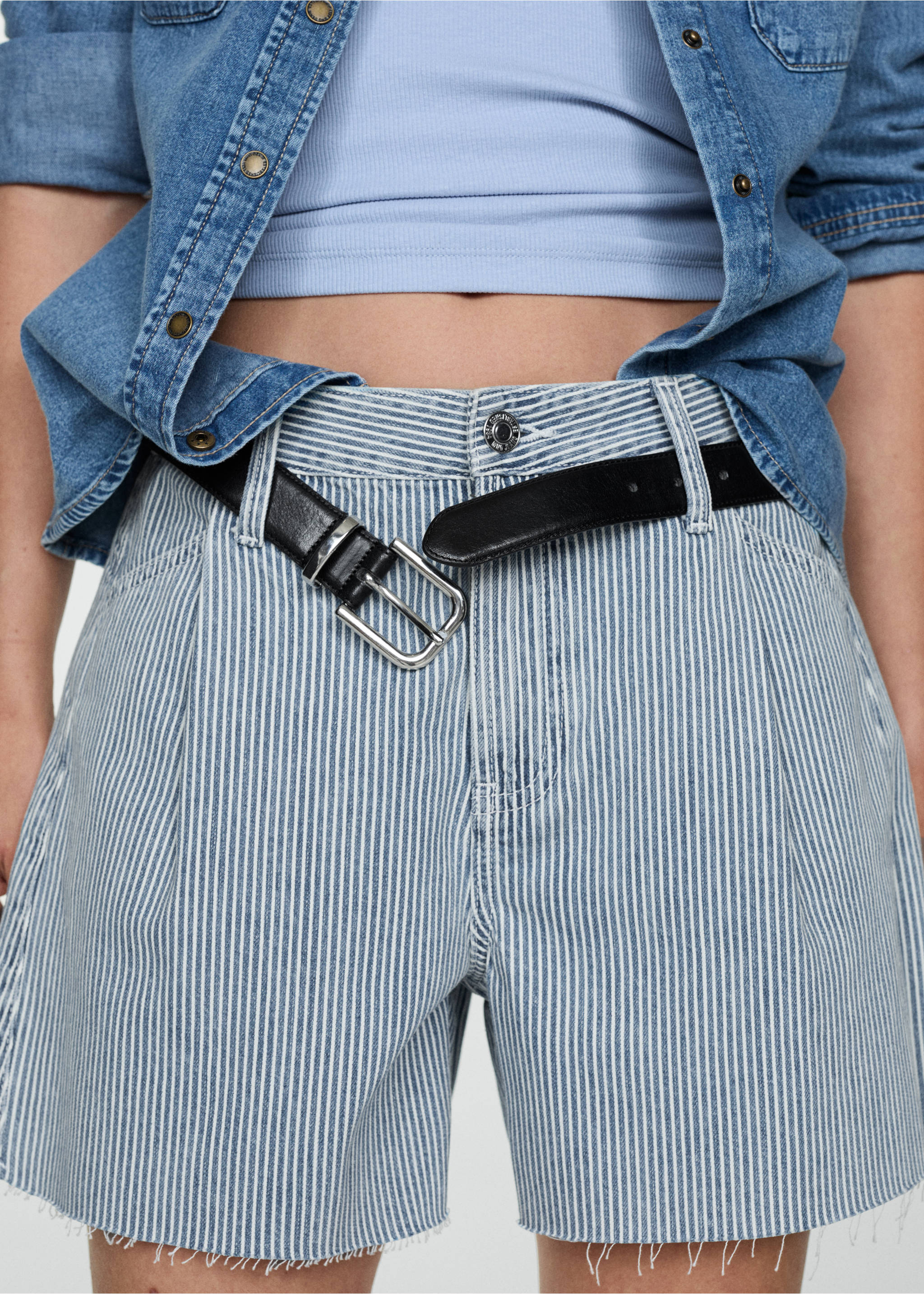 Korte spijkerbroek met streepjesprint - Detail van het artikel 1, Blauw. Ref: 77022914-00.