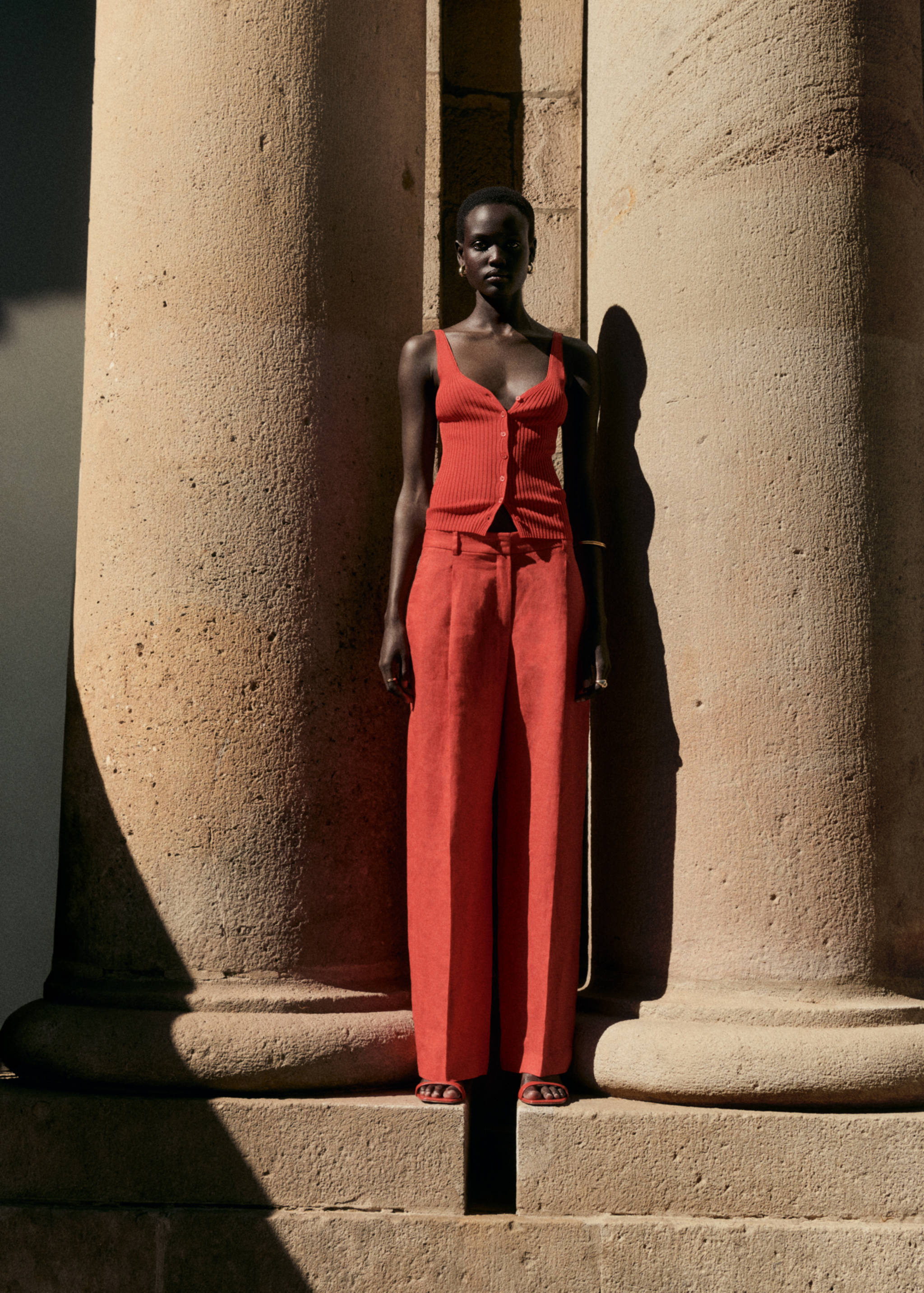 Buttoned knit top - Details of the article 7