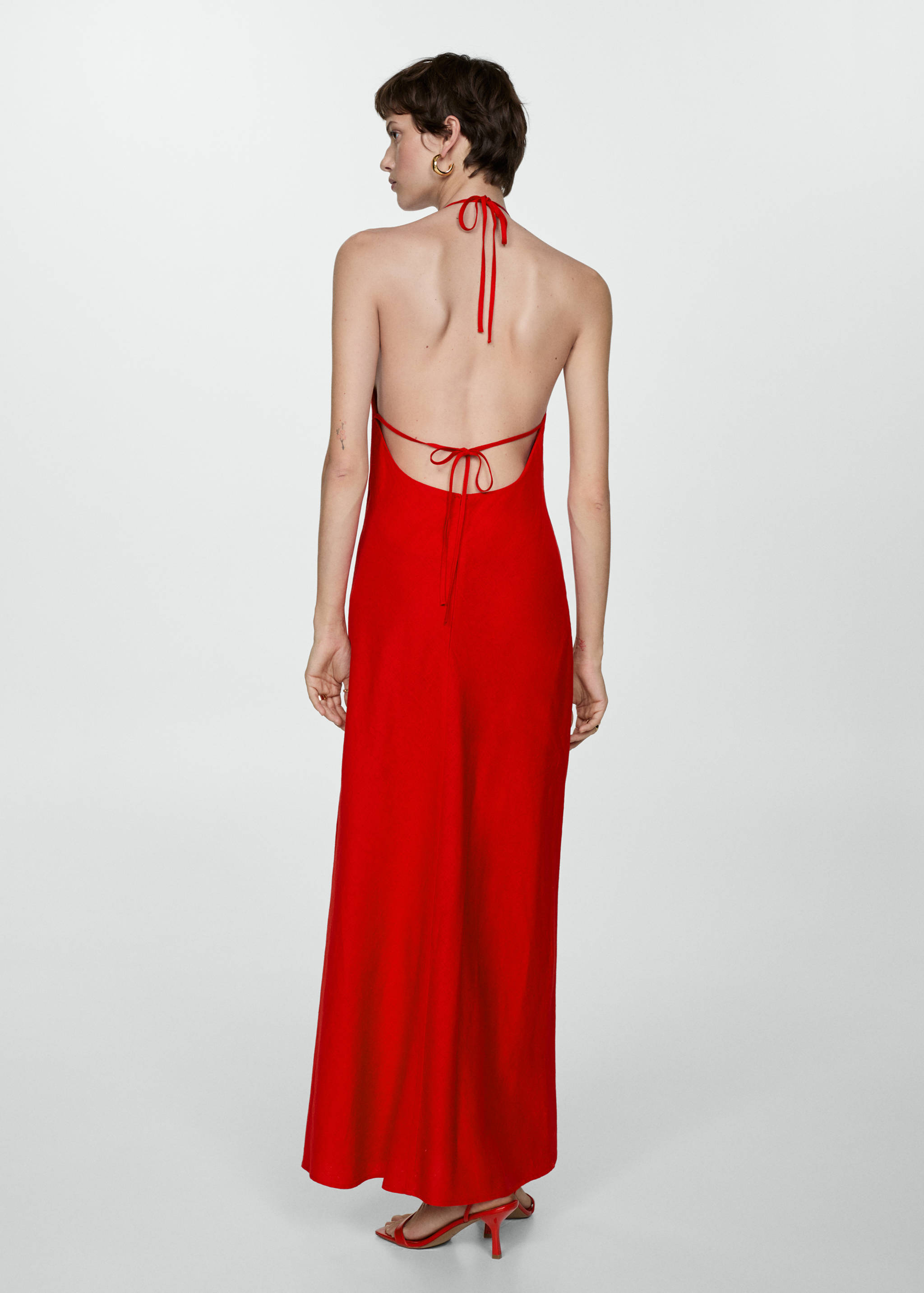 Vestido de linho com gola halter - Verso do artigo