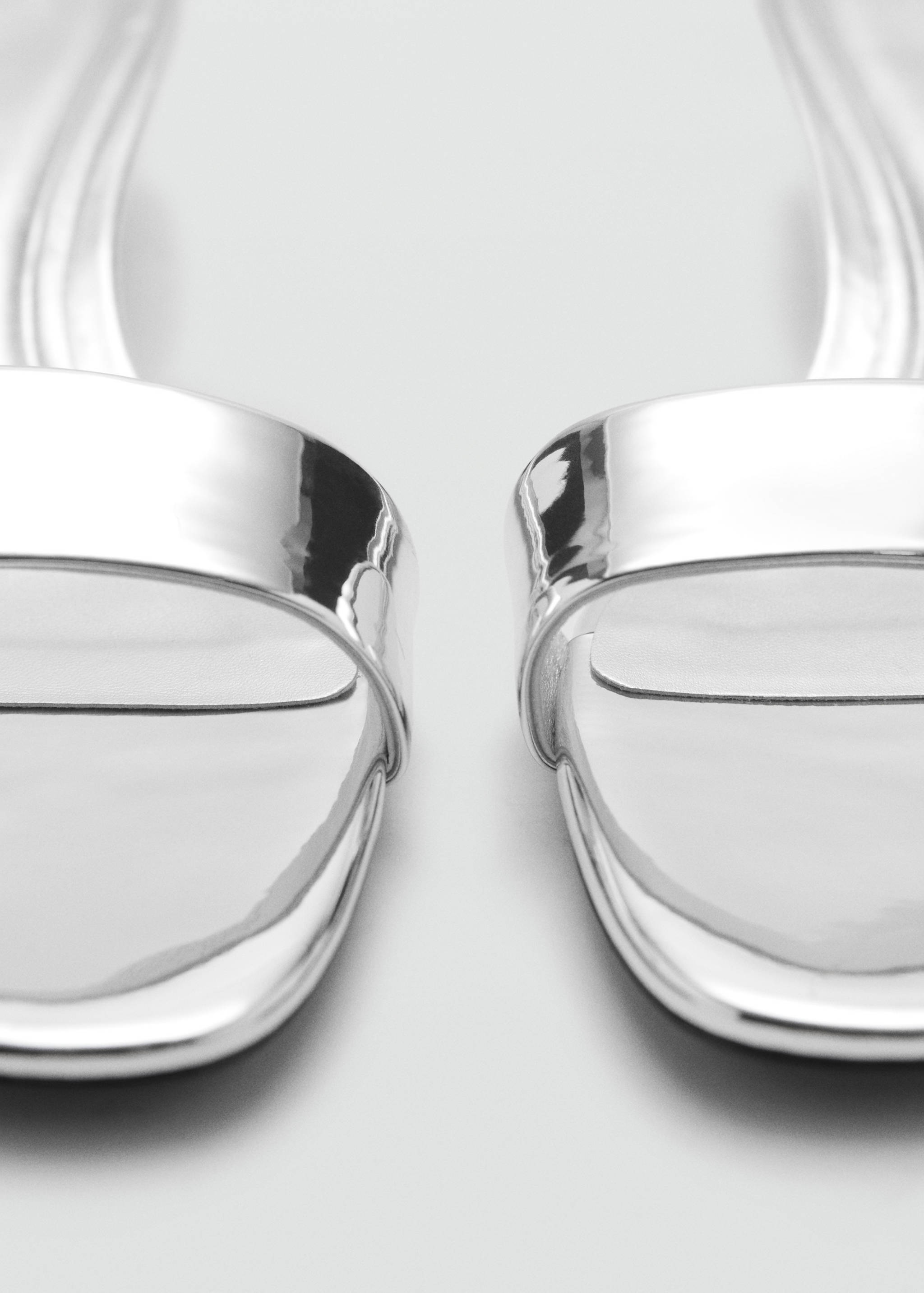 Sandalia tiras metalizada - Detalle del artículo 2