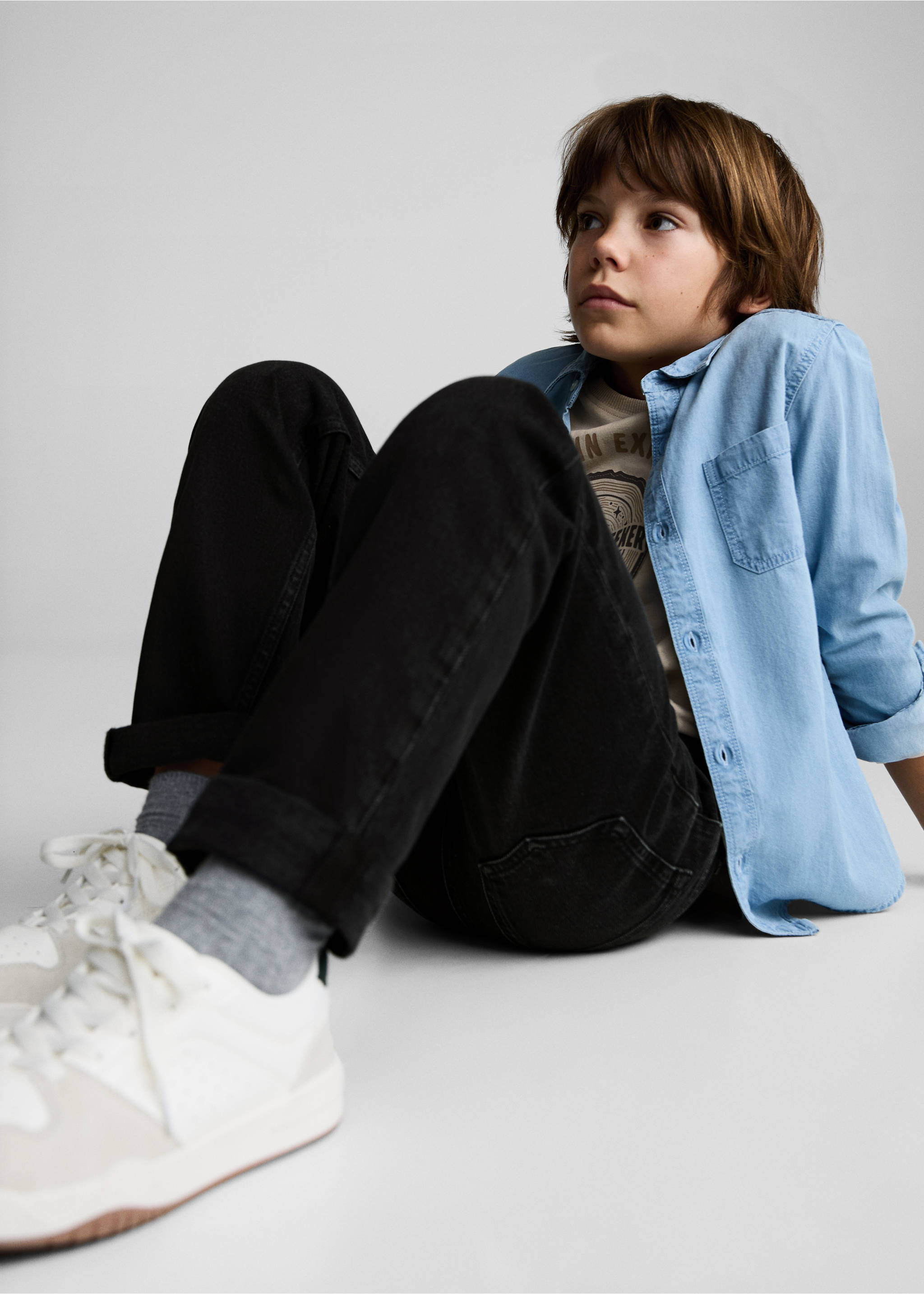 Straight jeans with turn-up - Details of the article 1, Black denim. Ref: 77023260-00.