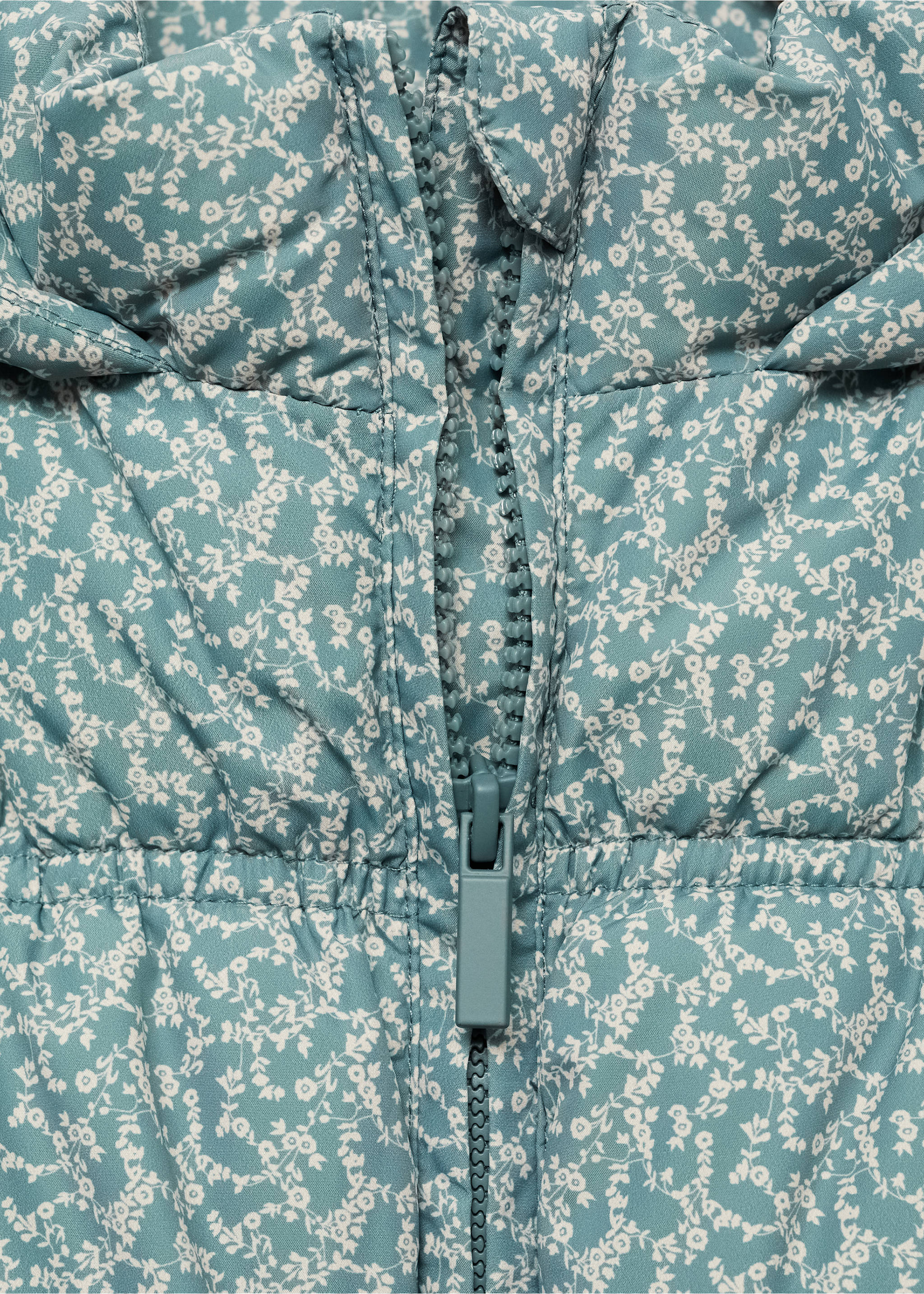 Printed quilted gilet - Details of the article 8, Pastel Green. Ref: 77023270-00.