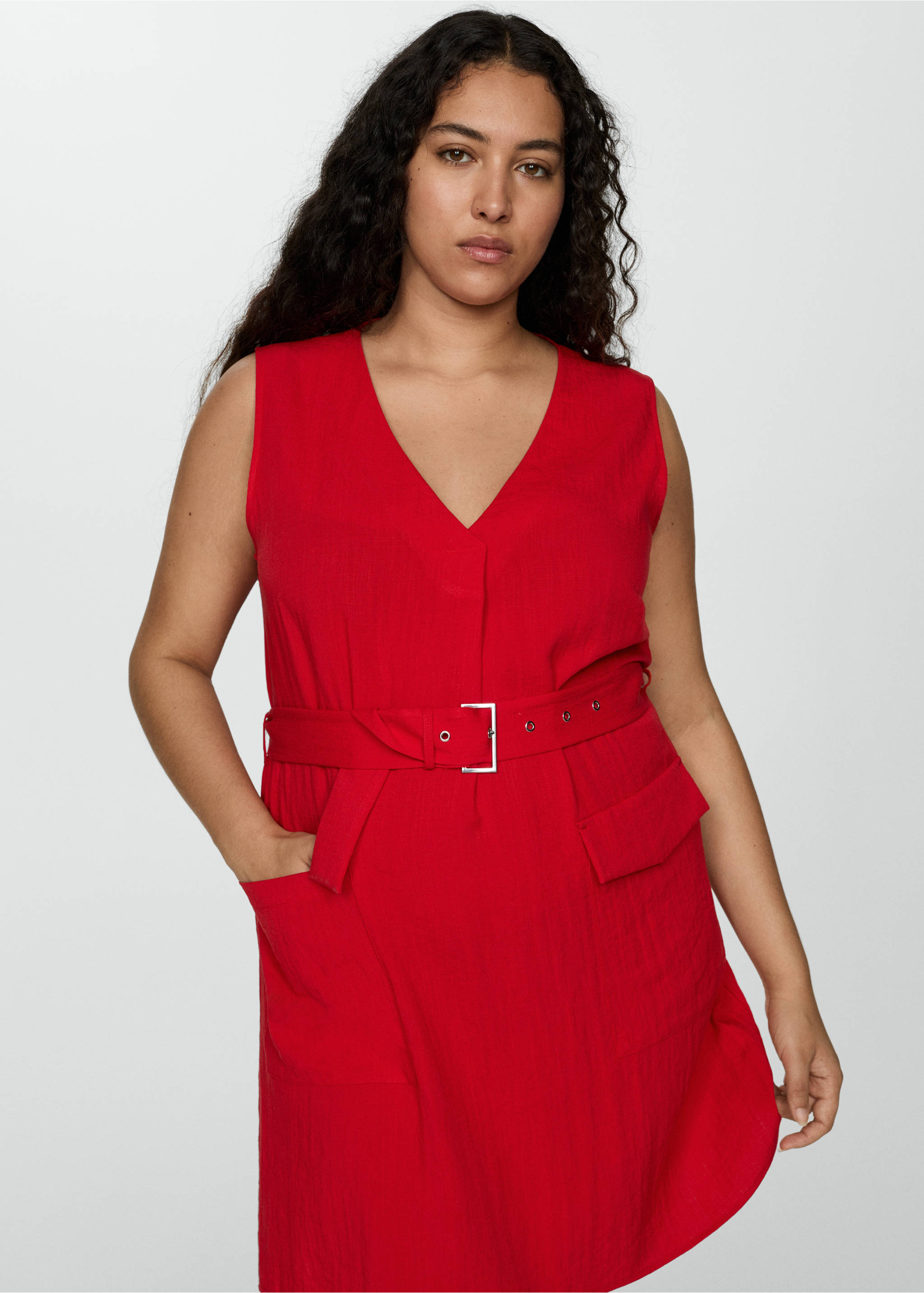 Dress with pockets and belt - Details of the article 5, Red. Ref: 77023272-00.