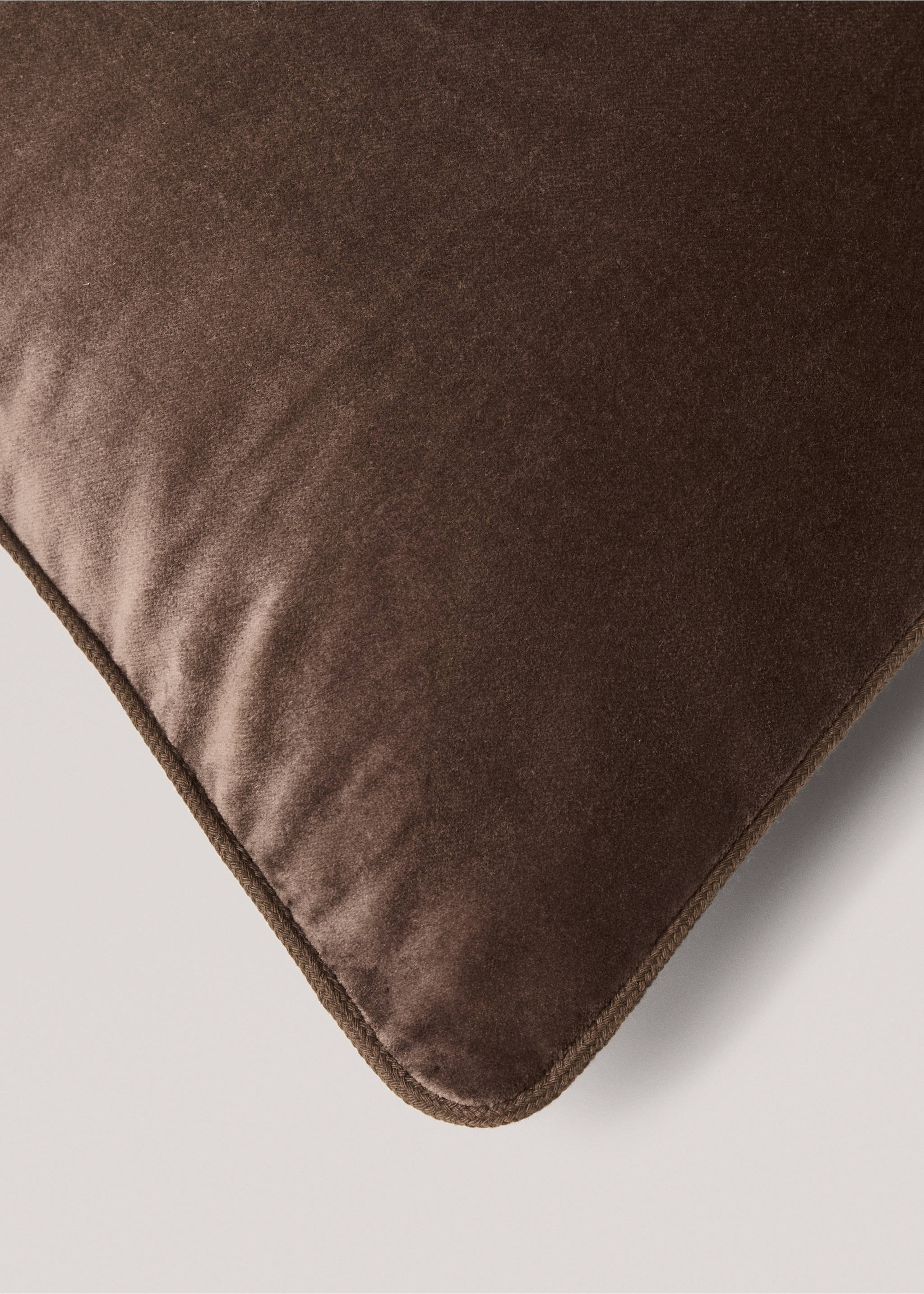 Housse de coussin velours 60x60 cm - Détail de l'article 1, Marron. Ref: 77023286-00.