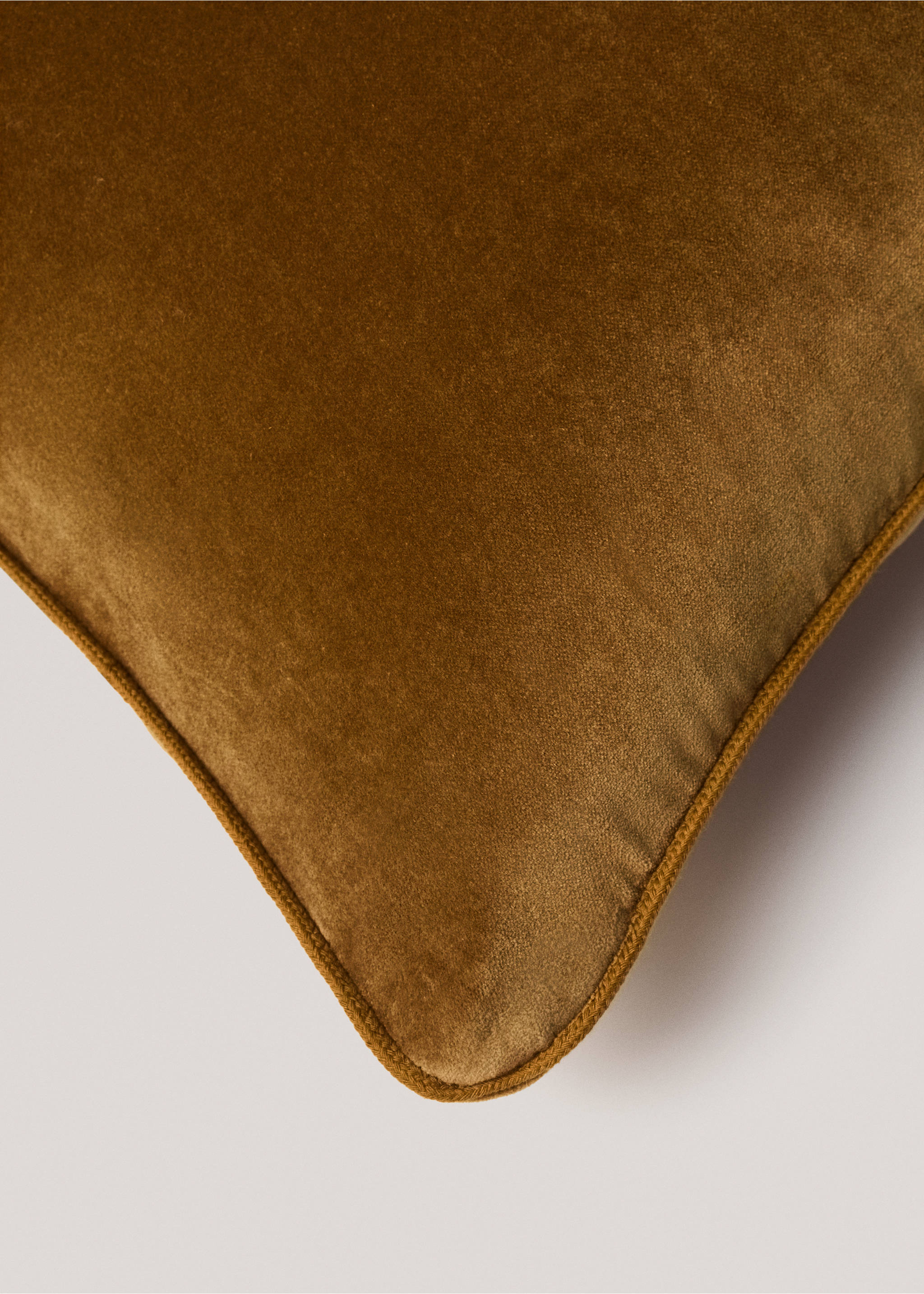 Housse de coussin velours 60x60 cm - Détail de l'article 1, Olive. Ref: 77023286-00.
