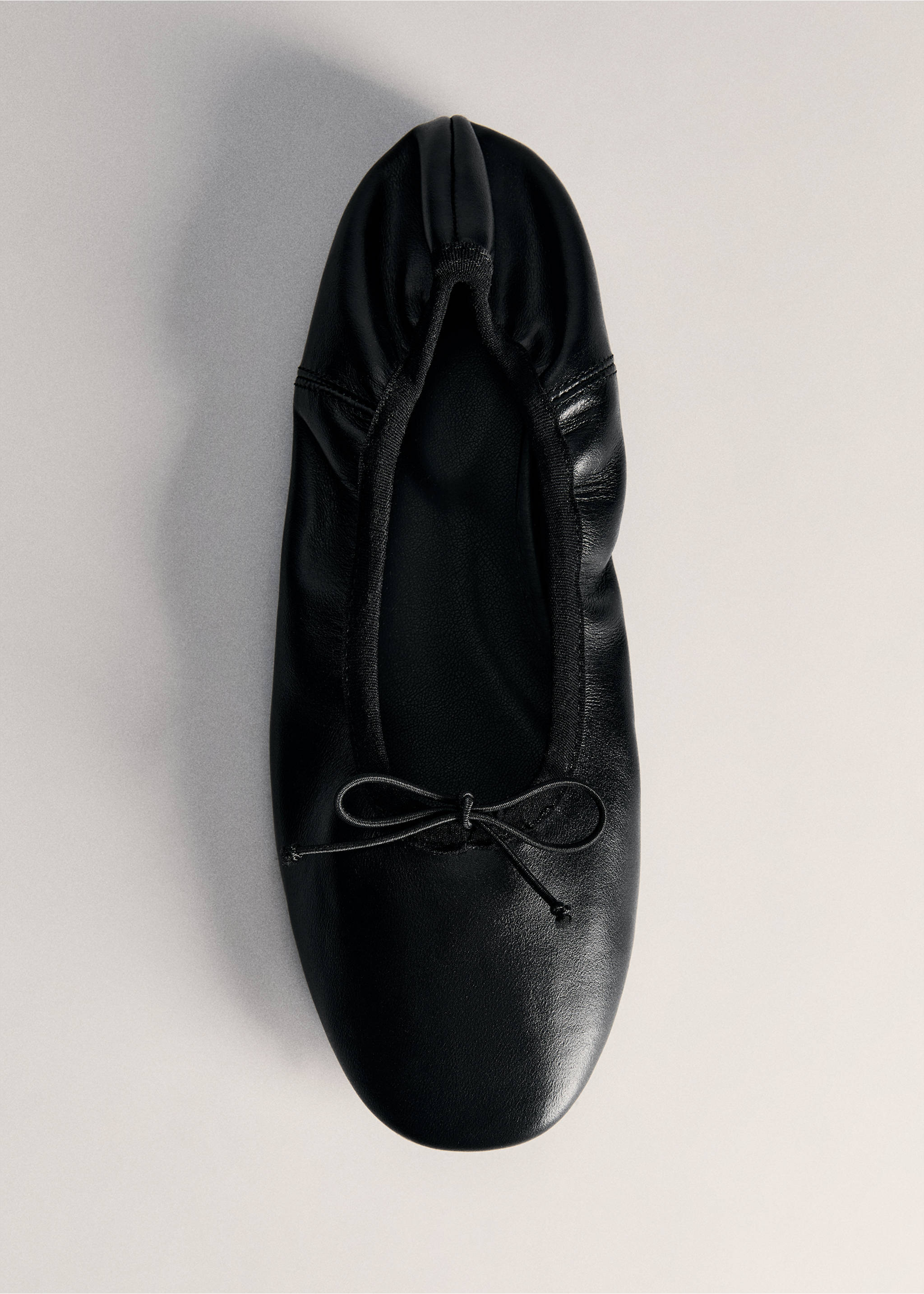 Leather ballet flats with bow - Details of the article 5, Black. Ref: 77023669-00.