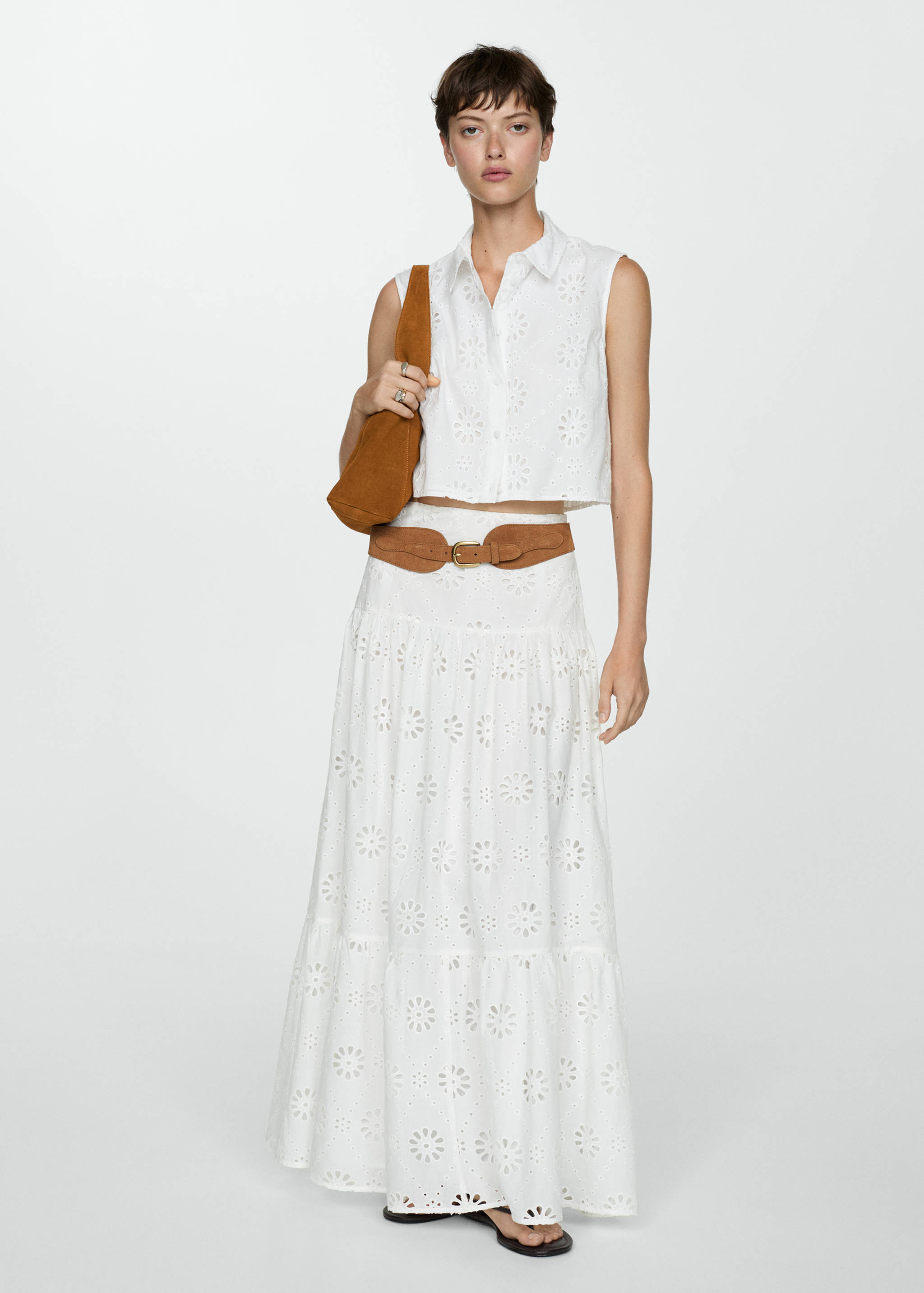 Faldilla cotó brodat suís - Pla general