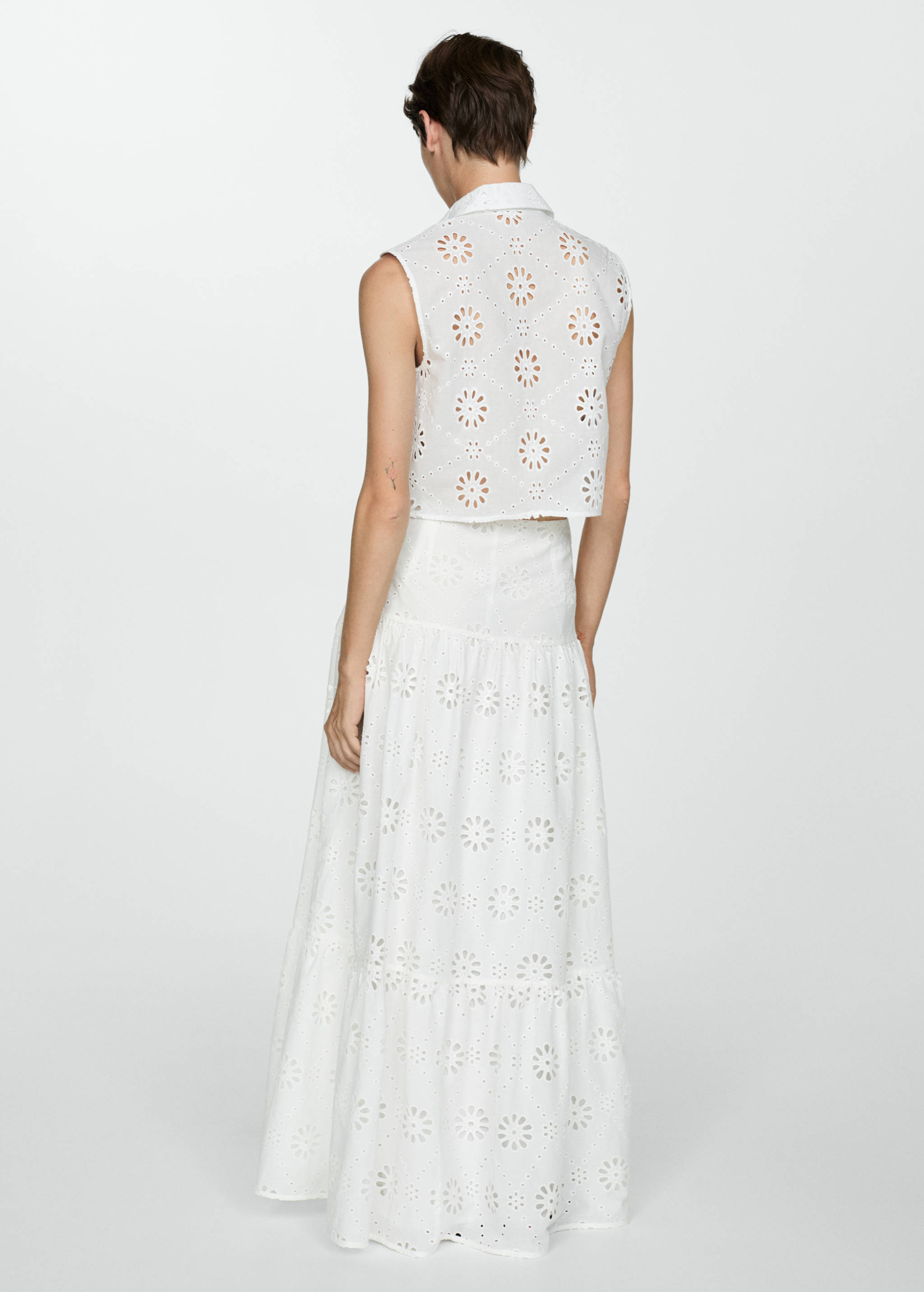 Faldilla cotó brodat suís - Revers de l'article