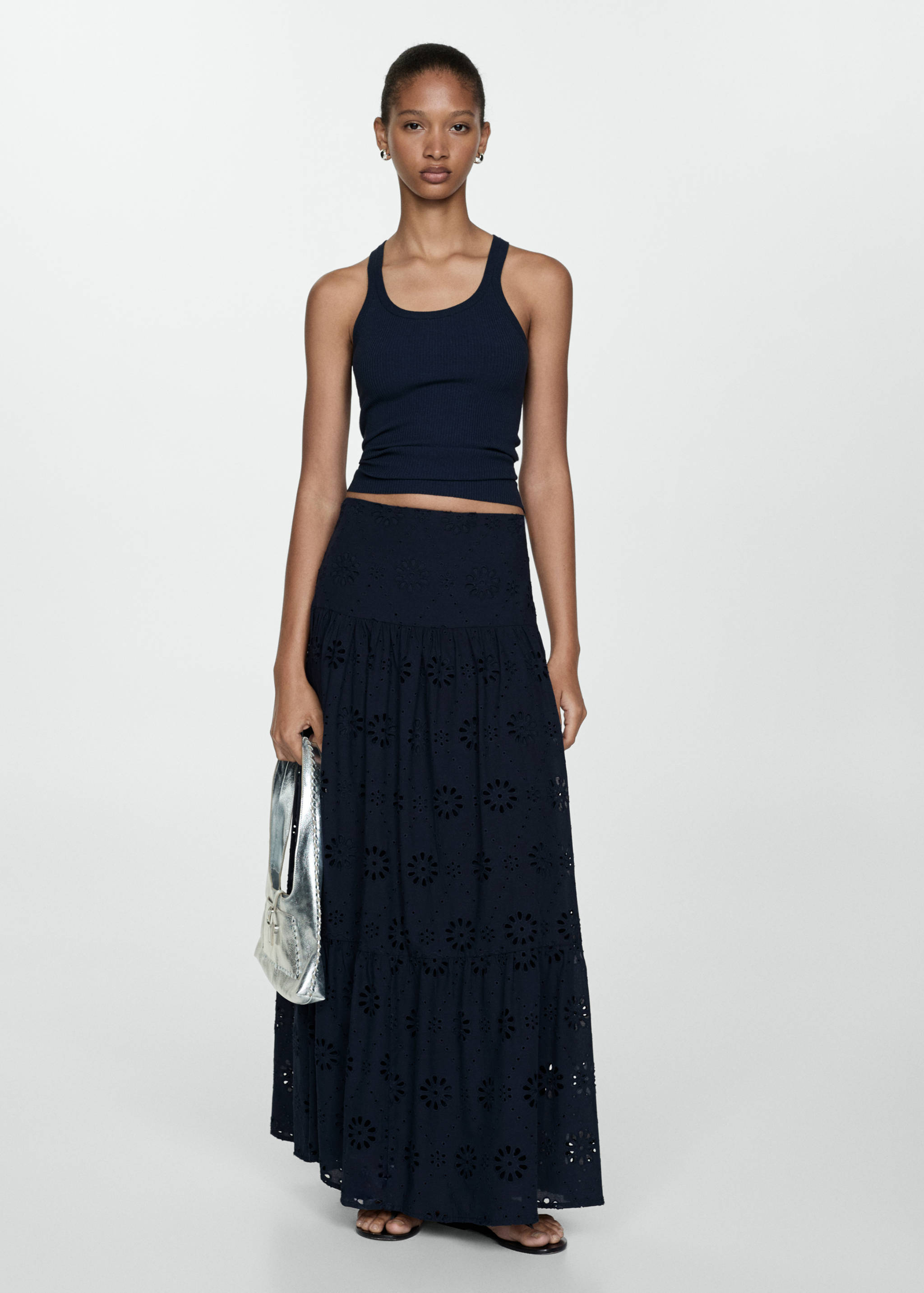 Faldilla cotó brodat suís - Pla general