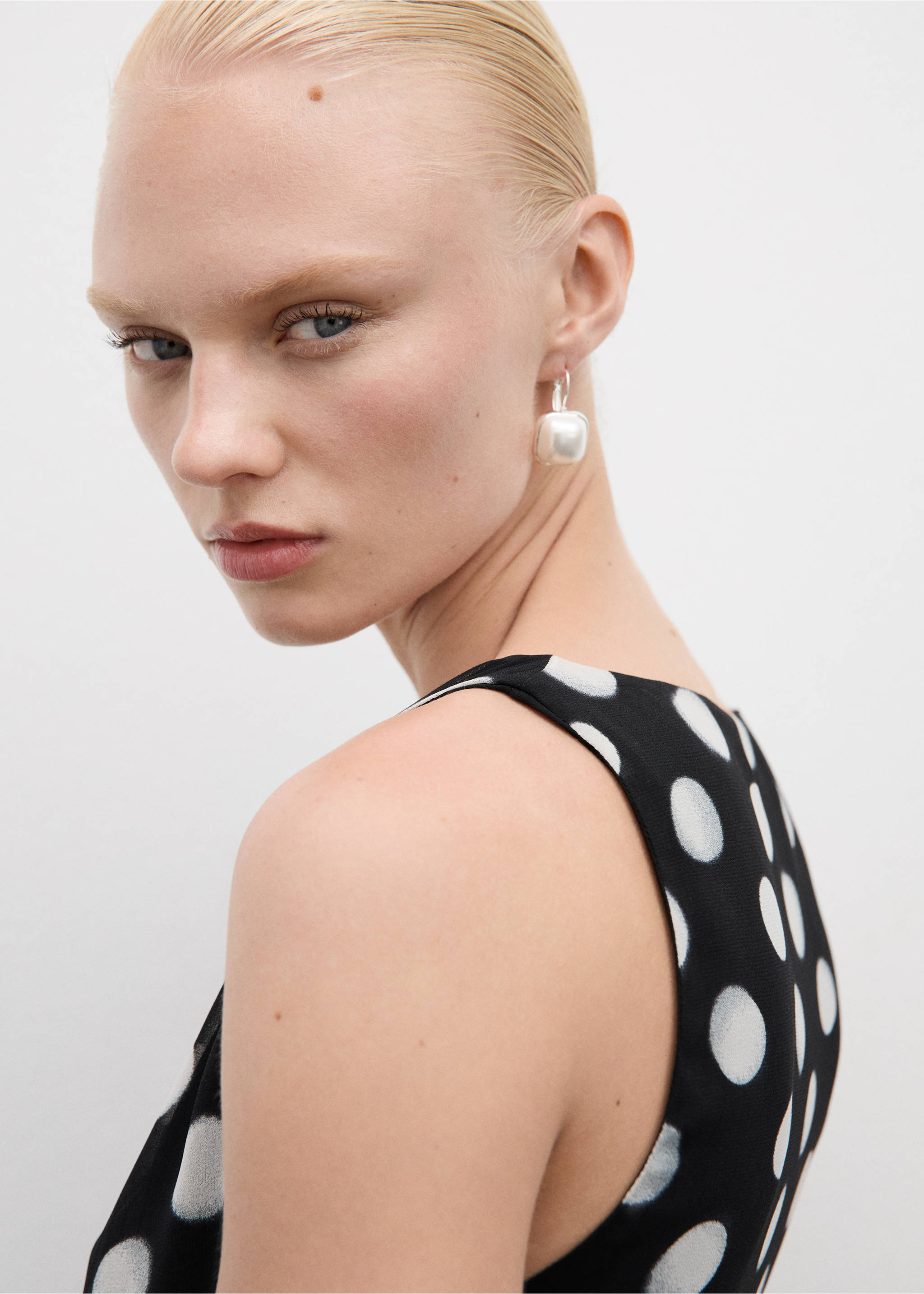 Cross dress with polka-dots - Details of the article 1, Black. Ref: 77024028-00.