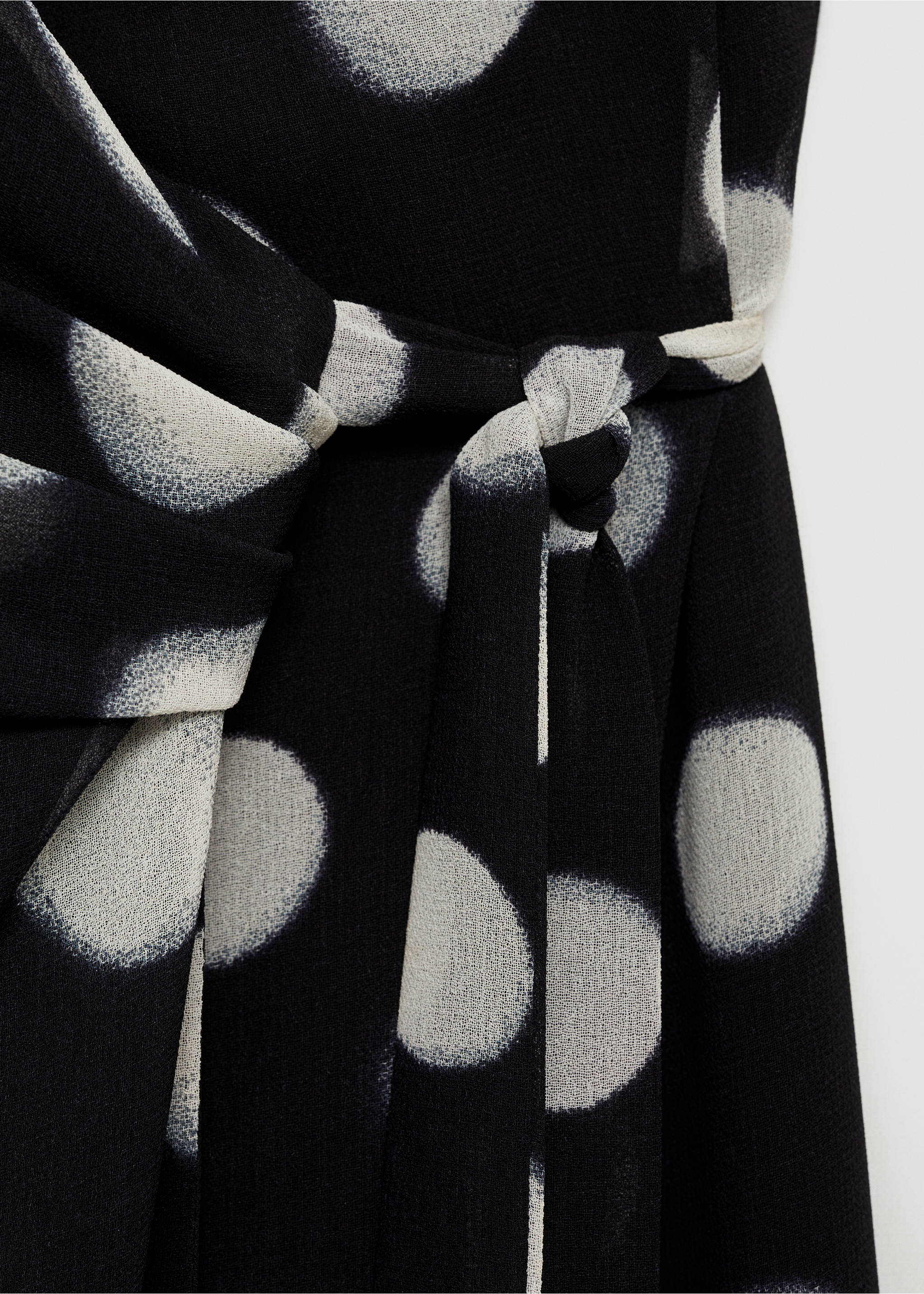 Cross dress with polka-dots - Details of the article 8, Black. Ref: 77024028-00.