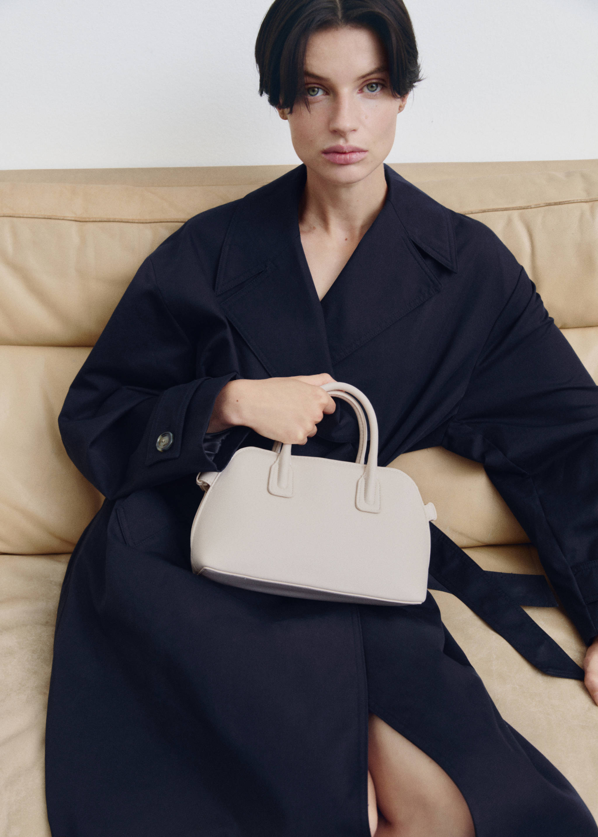 Double-handle bowling bag - Details of the article 9, Off White. Ref: 77024045-00.