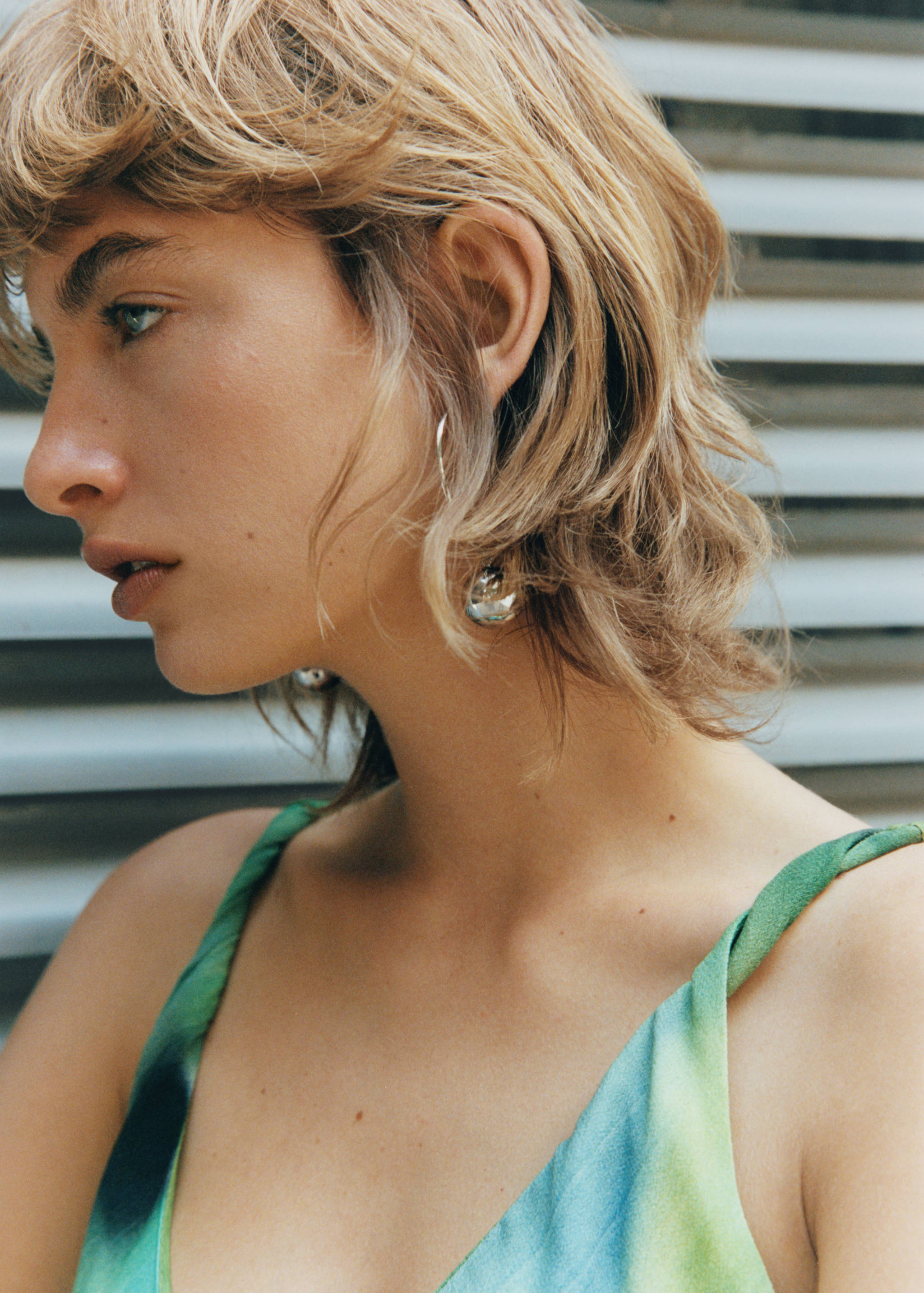 Sukienka z nadrukiem i drapowaniem - Szczegóły artykułu 9