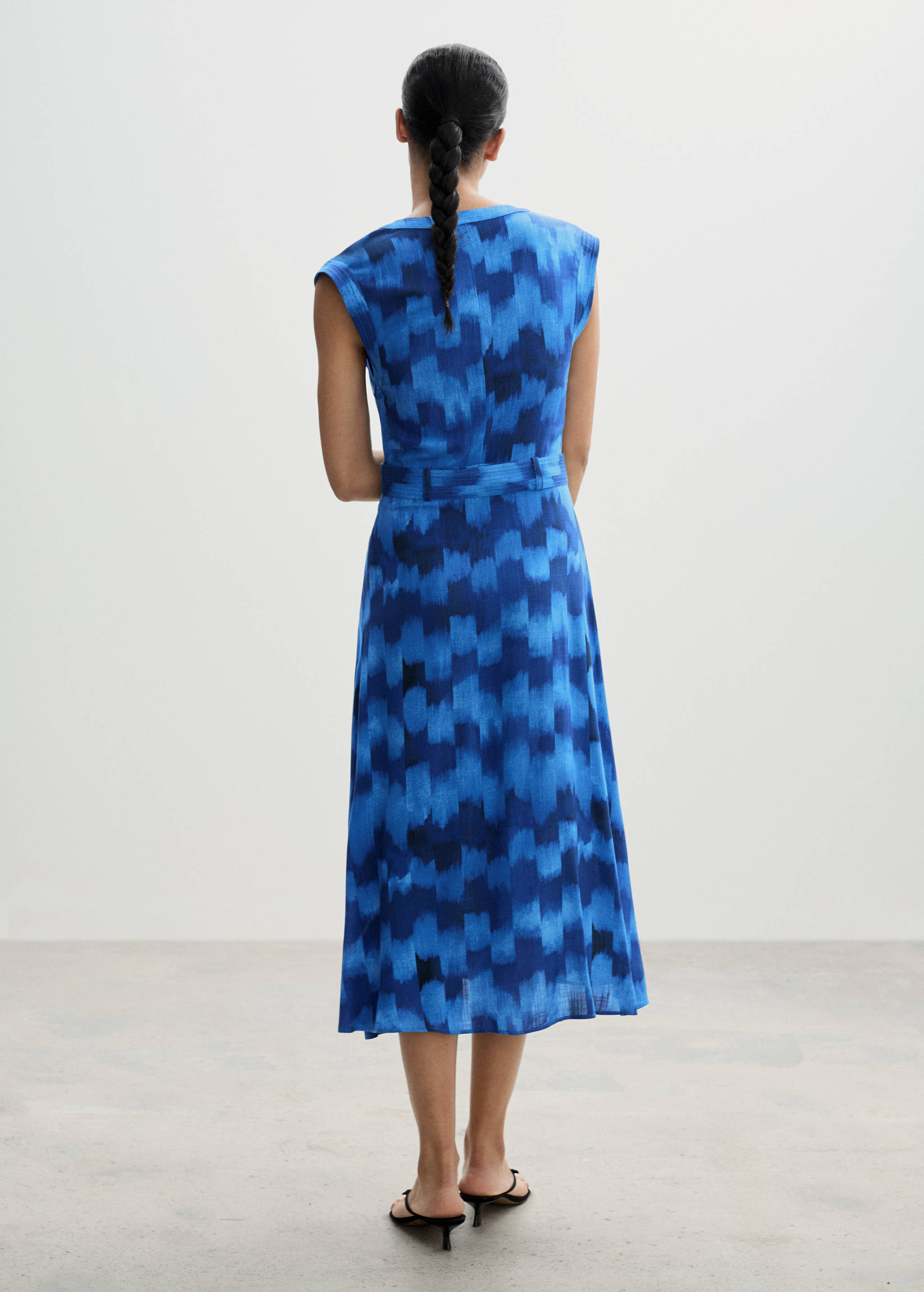 Rochie imprimată cu curea - Spatele articolului