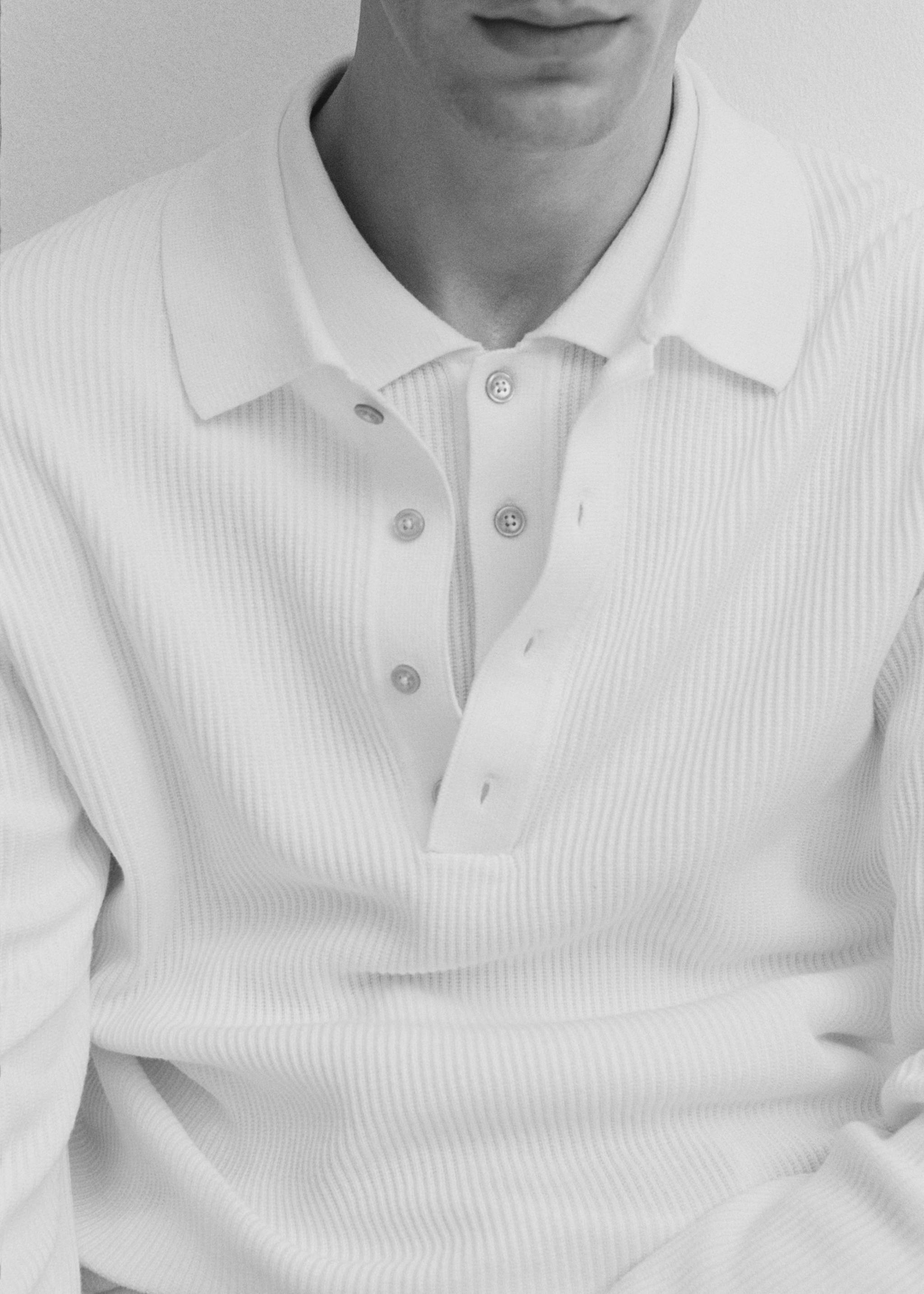 Gerippter Pullover aus Baumwollgemisch mit Polo-Kragen - Detail des Artikels 3